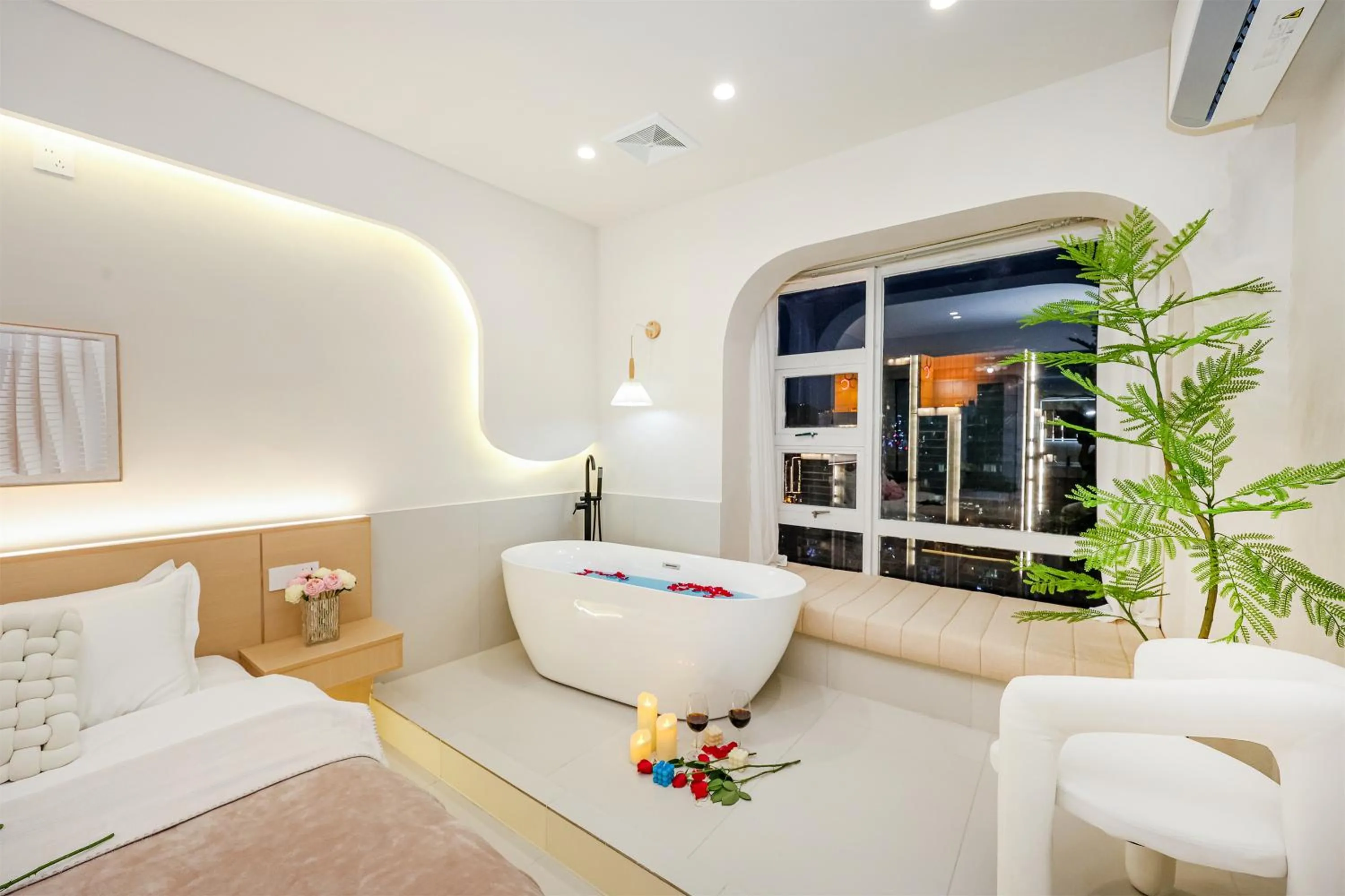 Bed in Baihong Sky View Studio with Deep Soak Tub - Jiefangbei Center