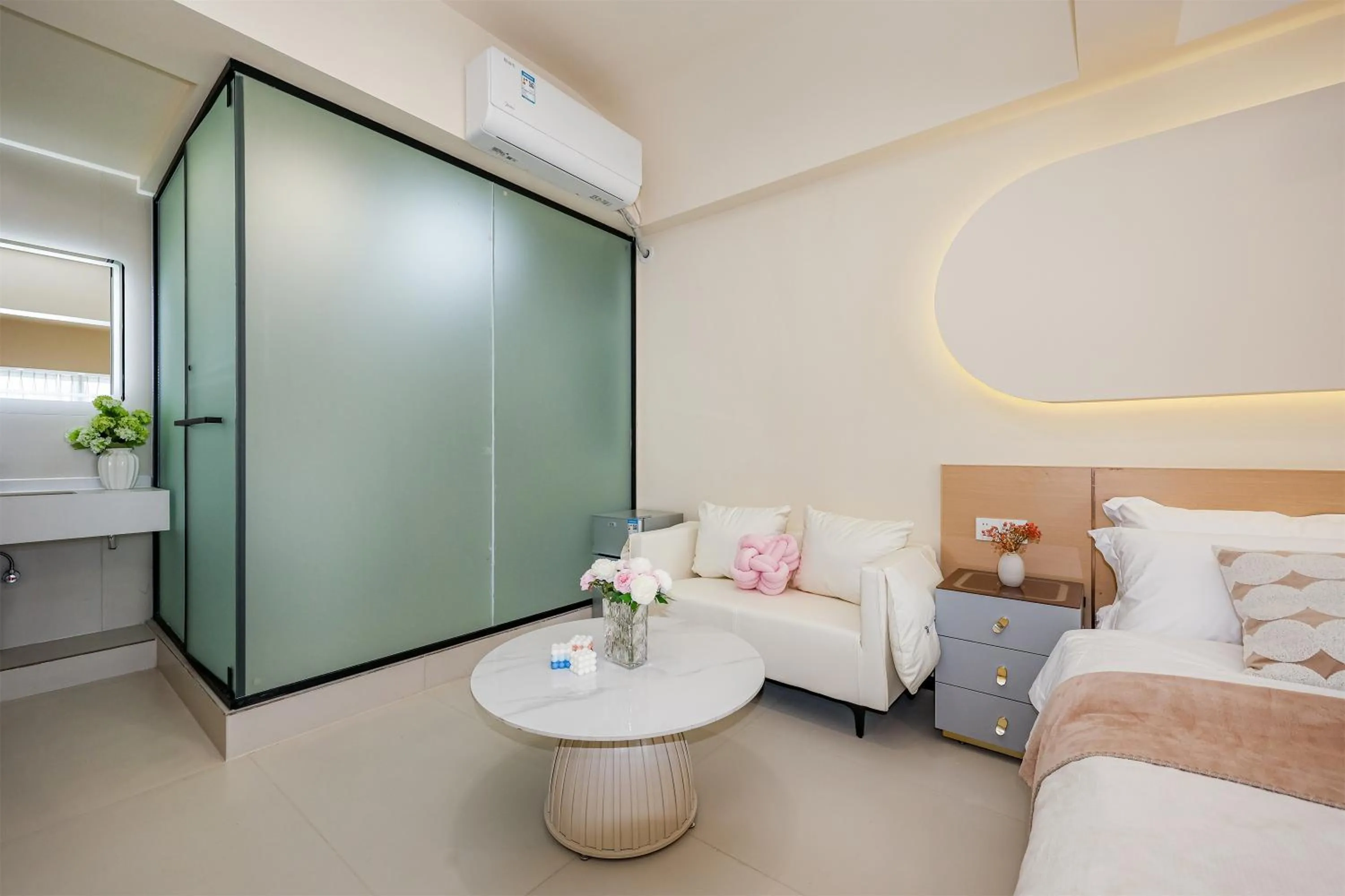 Bed in Baihong Sky View Studio with Deep Soak Tub - Jiefangbei Center