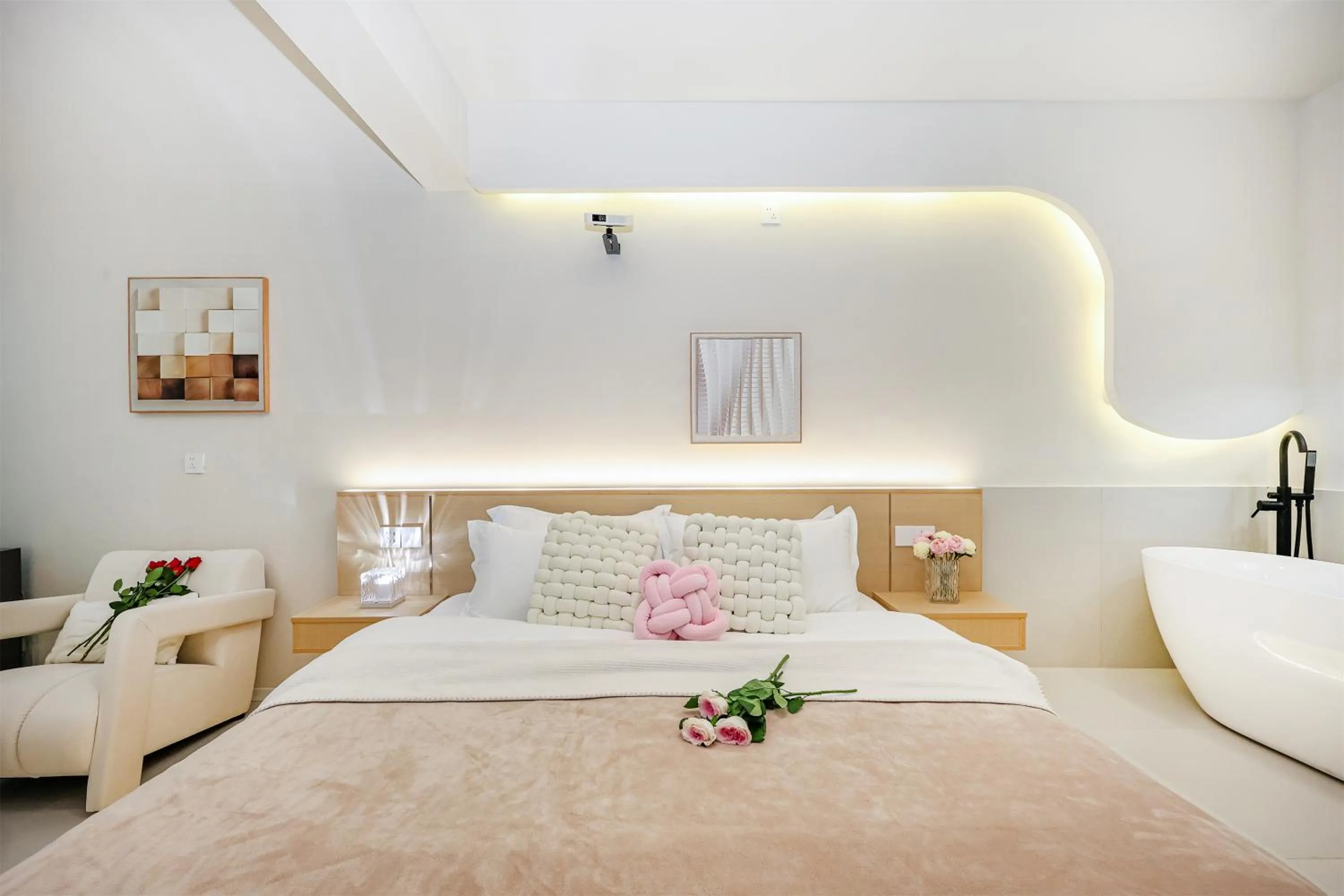 Bed in Baihong Sky View Studio with Deep Soak Tub - Jiefangbei Center