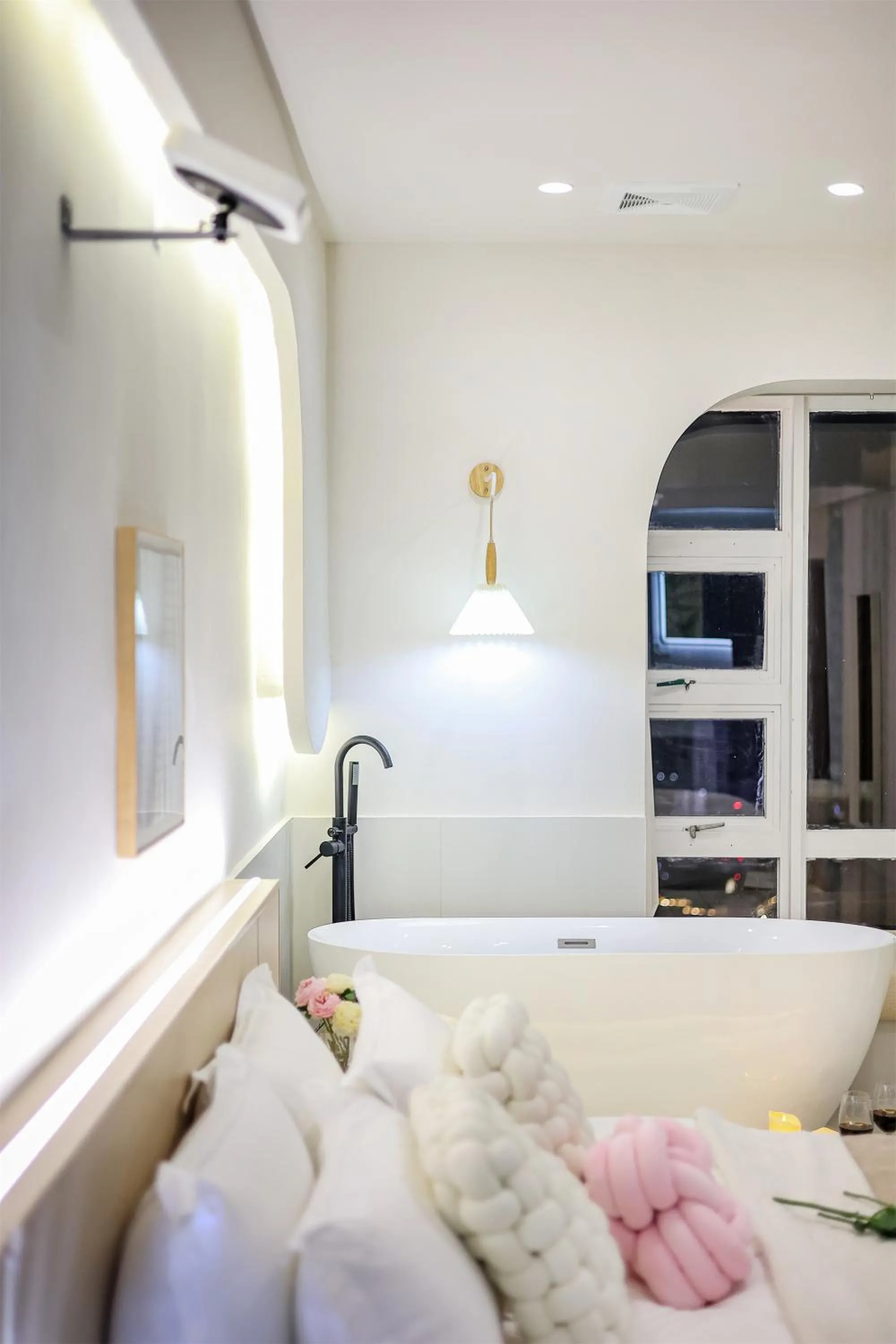 Bed in Baihong Sky View Studio with Deep Soak Tub - Jiefangbei Center