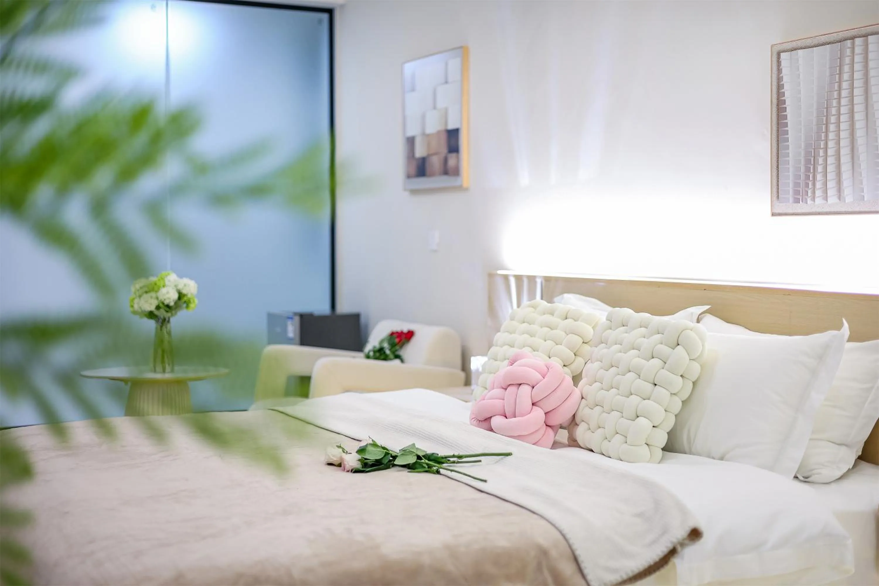 Bed in Baihong Sky View Studio with Deep Soak Tub - Jiefangbei Center