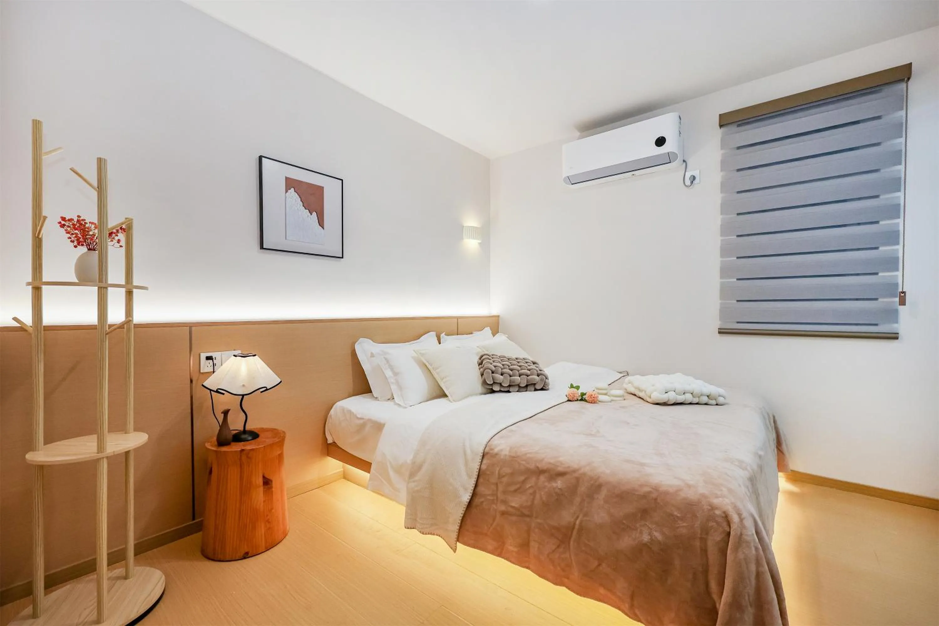 Bed in Baihong Sky View Studio with Deep Soak Tub - Jiefangbei Center