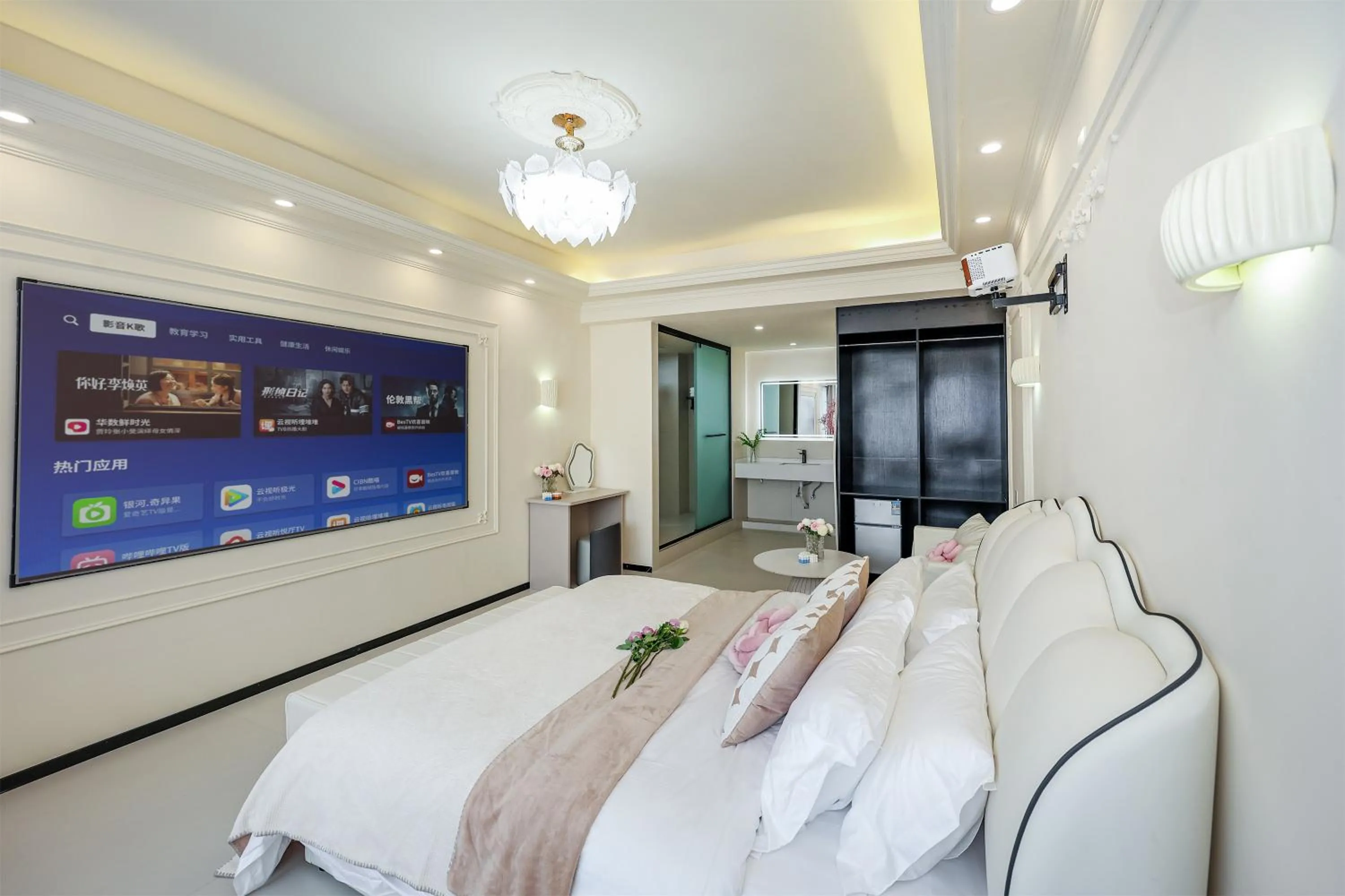 Bed in Baihong Sky View Studio with Deep Soak Tub - Jiefangbei Center