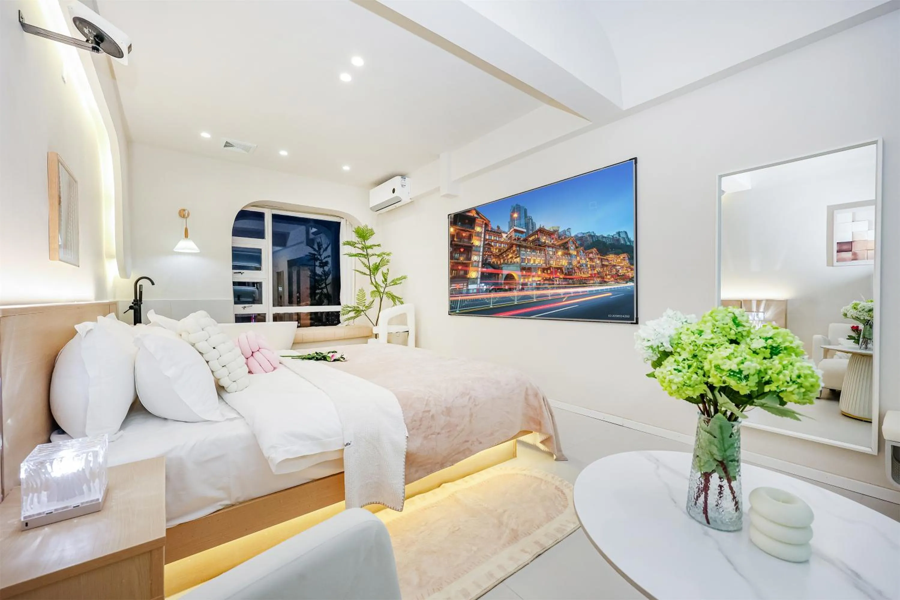 Bed in Baihong Sky View Studio with Deep Soak Tub - Jiefangbei Center