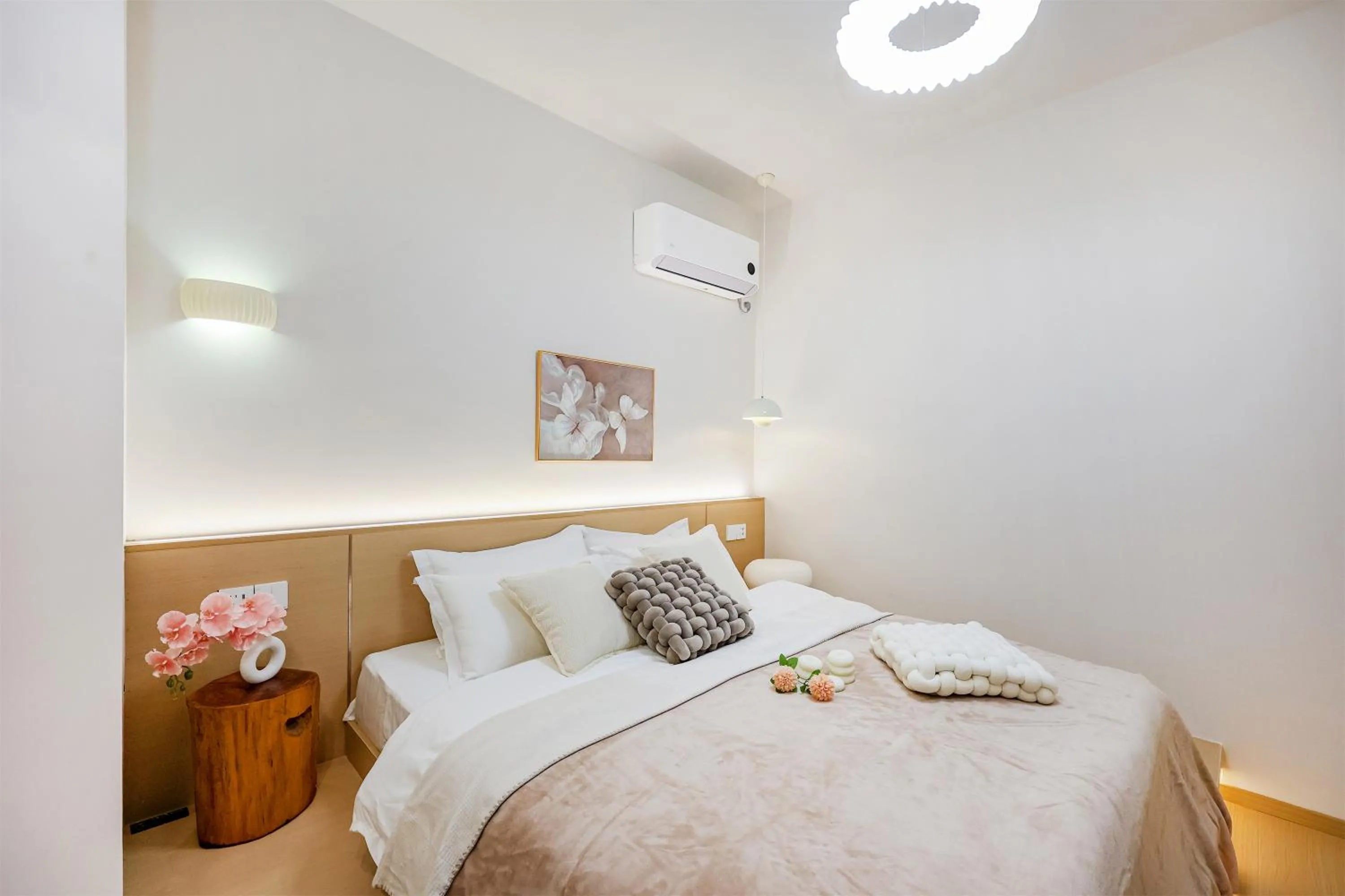 Bed in Baihong Sky View Studio with Deep Soak Tub - Jiefangbei Center