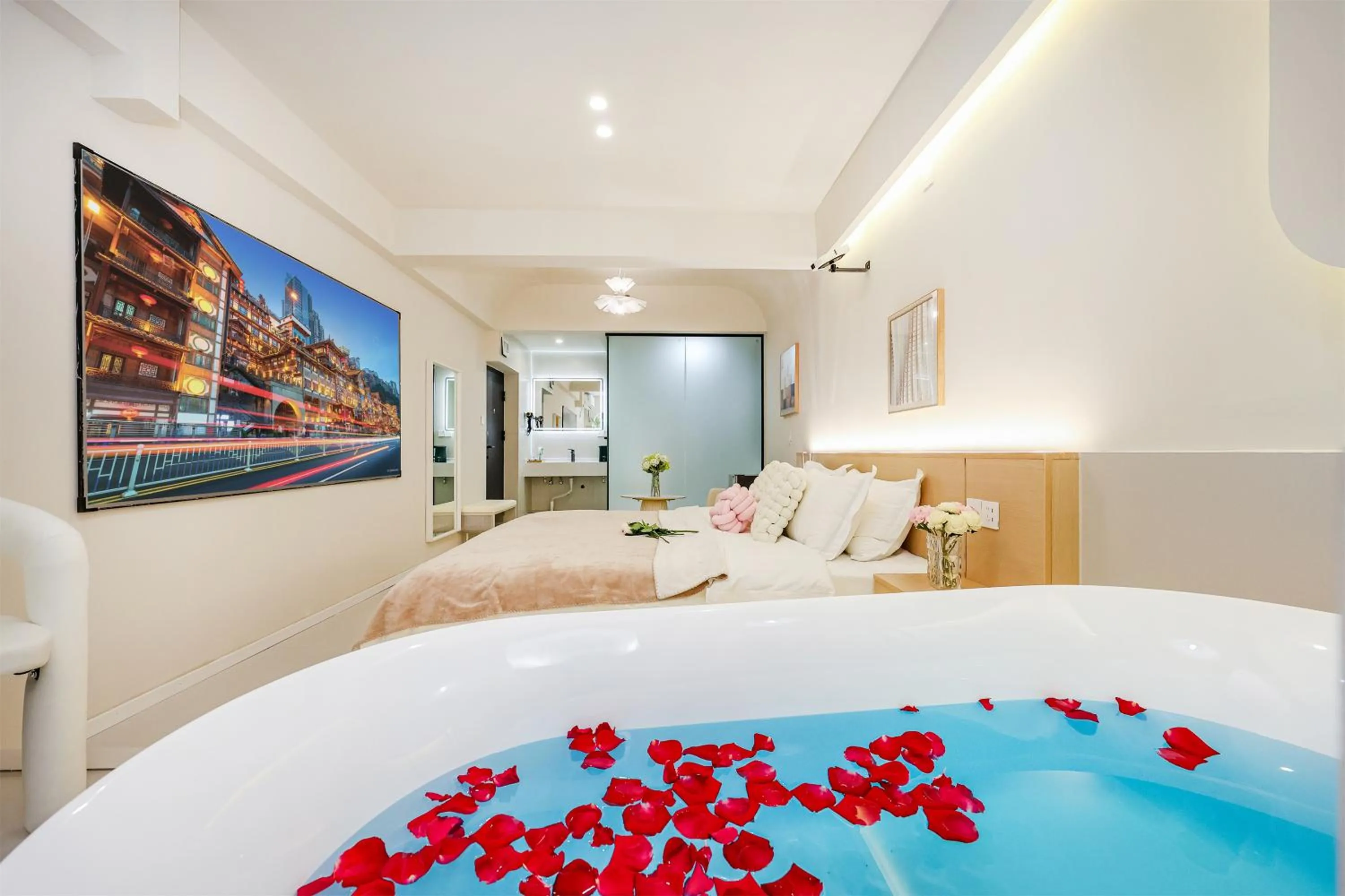Bed in Baihong Sky View Studio with Deep Soak Tub - Jiefangbei Center