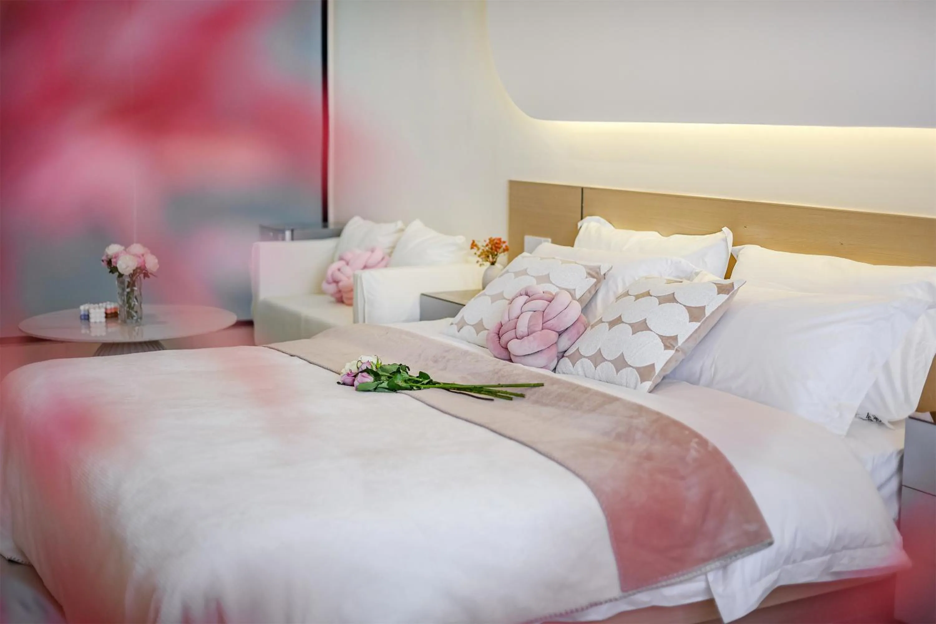 Bed in Baihong Sky View Studio with Deep Soak Tub - Jiefangbei Center