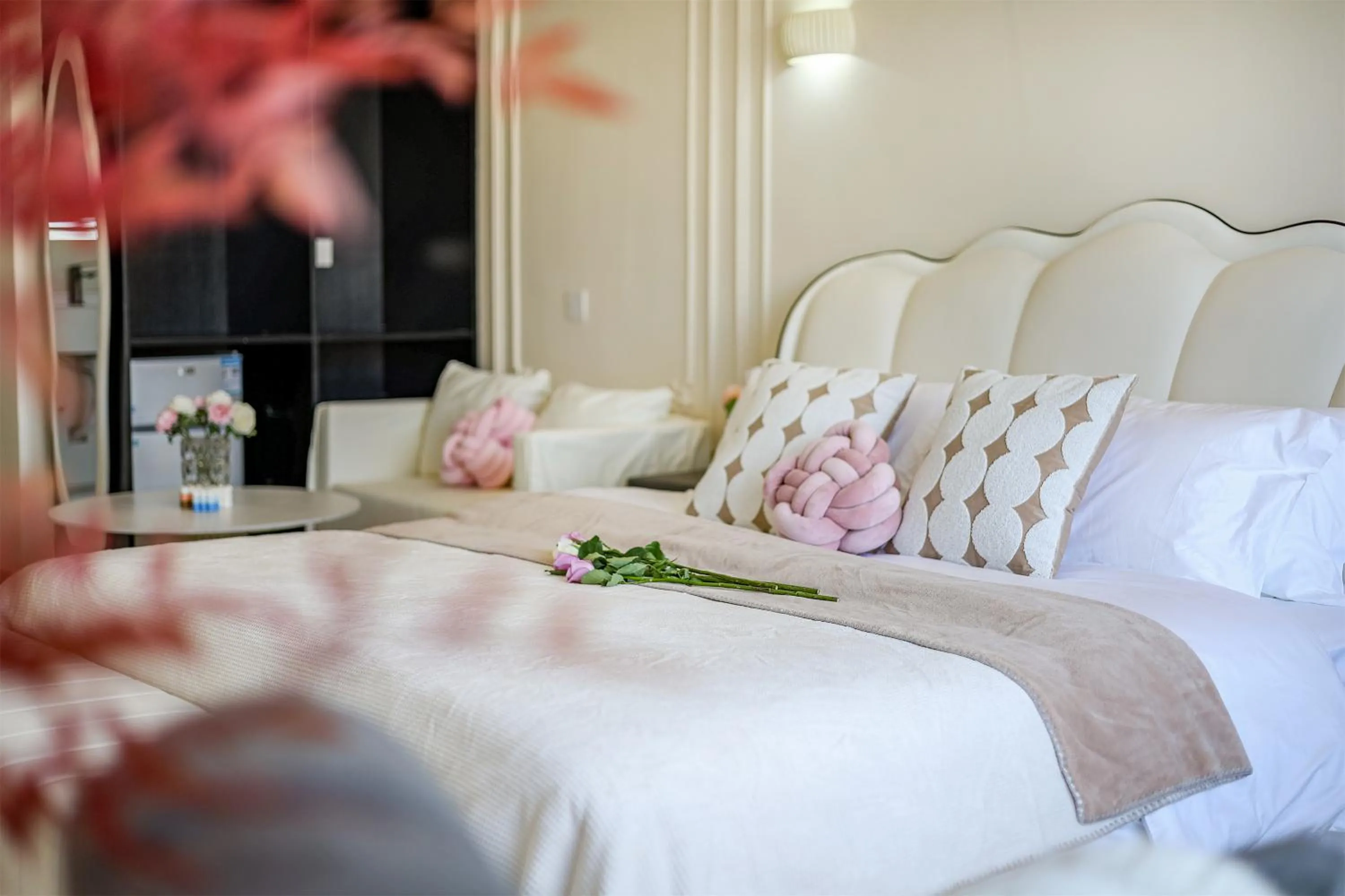 Bed in Baihong Sky View Studio with Deep Soak Tub - Jiefangbei Center