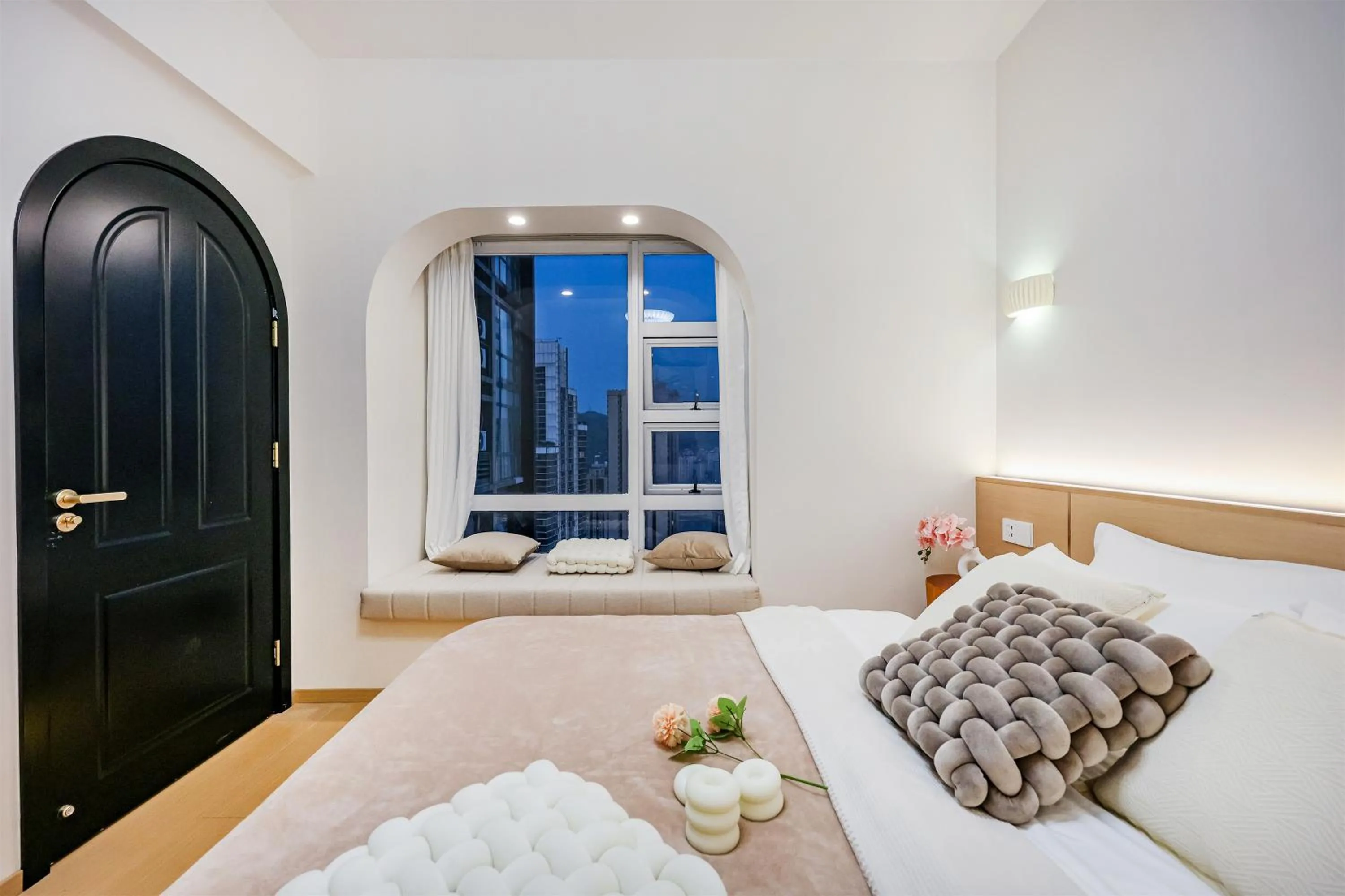 Bed in Baihong Sky View Studio with Deep Soak Tub - Jiefangbei Center