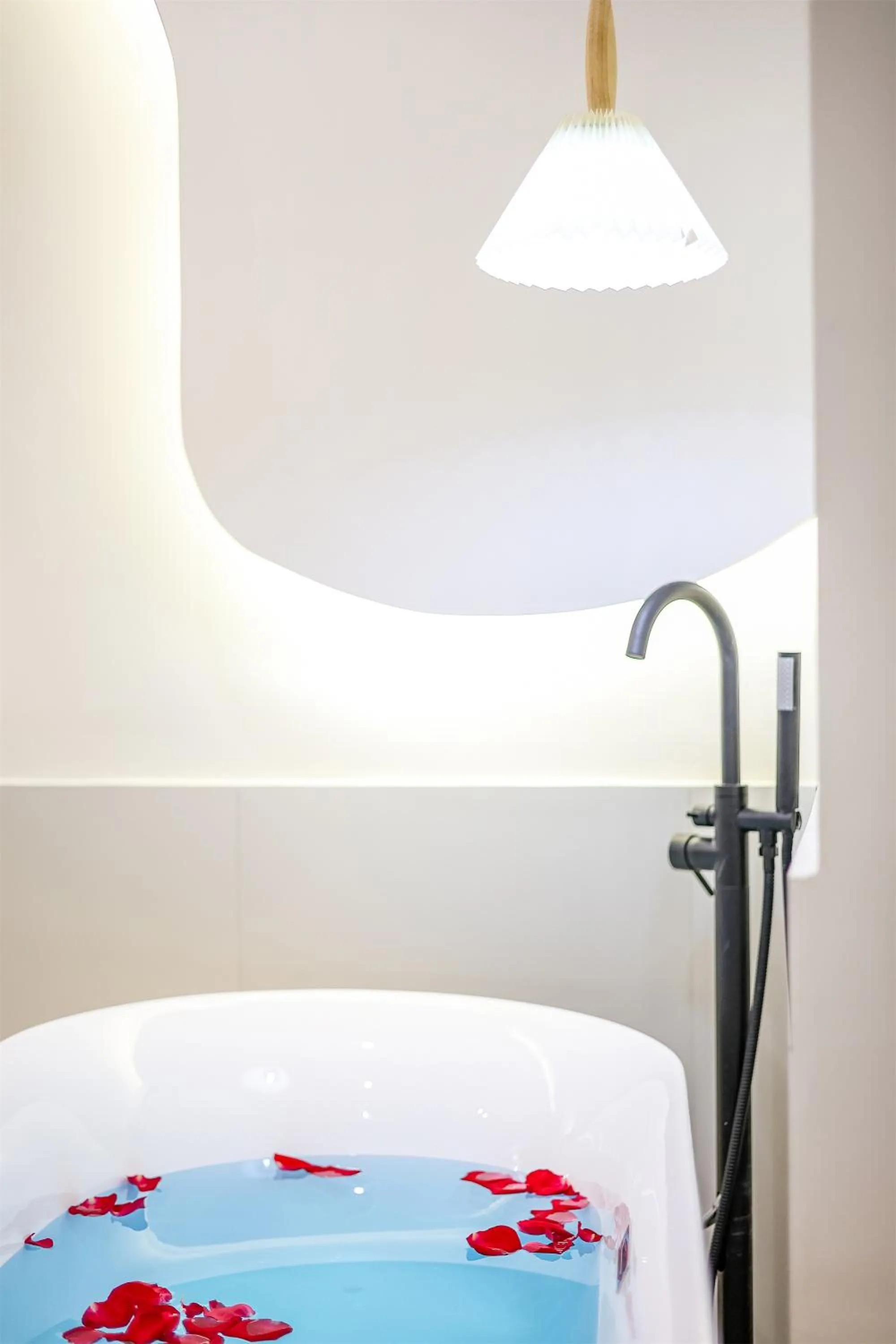 Bed in Baihong Sky View Studio with Deep Soak Tub - Jiefangbei Center