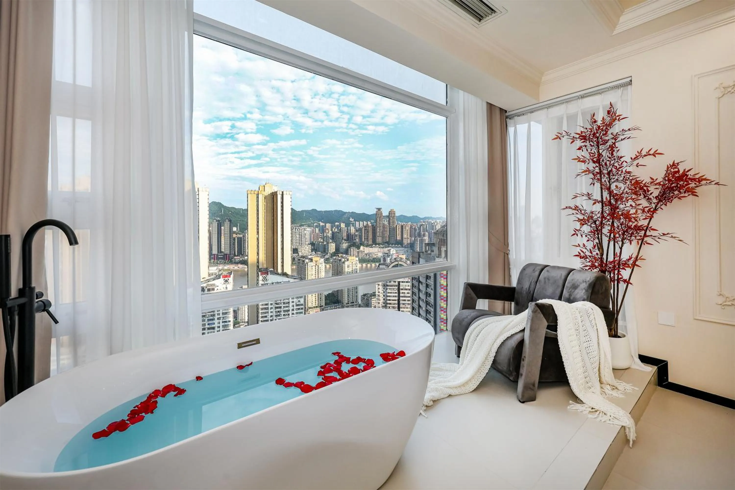 Baihong Sky View Studio with Deep Soak Tub - Jiefangbei Center