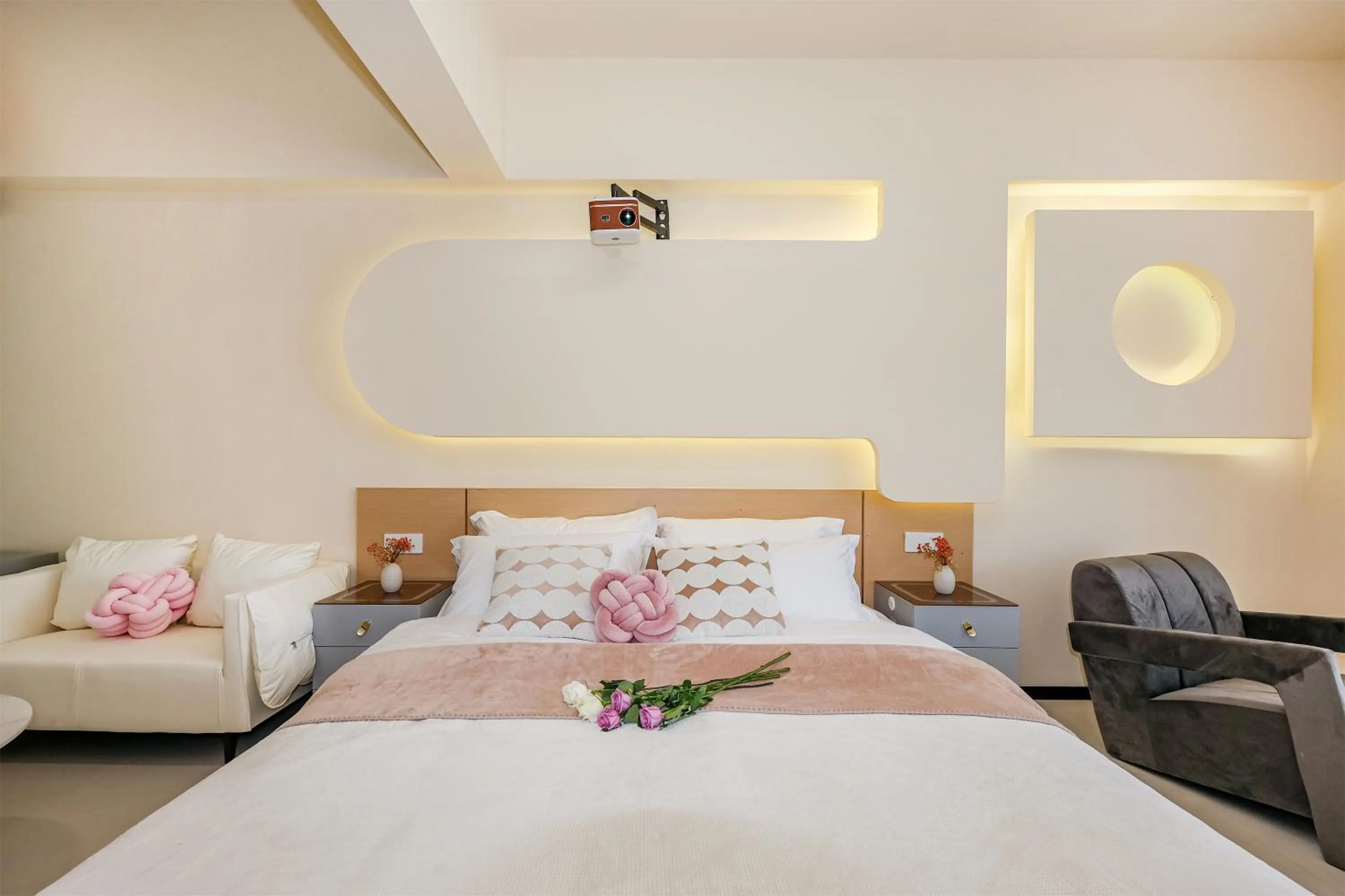 Bed in Baihong Sky View Studio with Deep Soak Tub - Jiefangbei Center