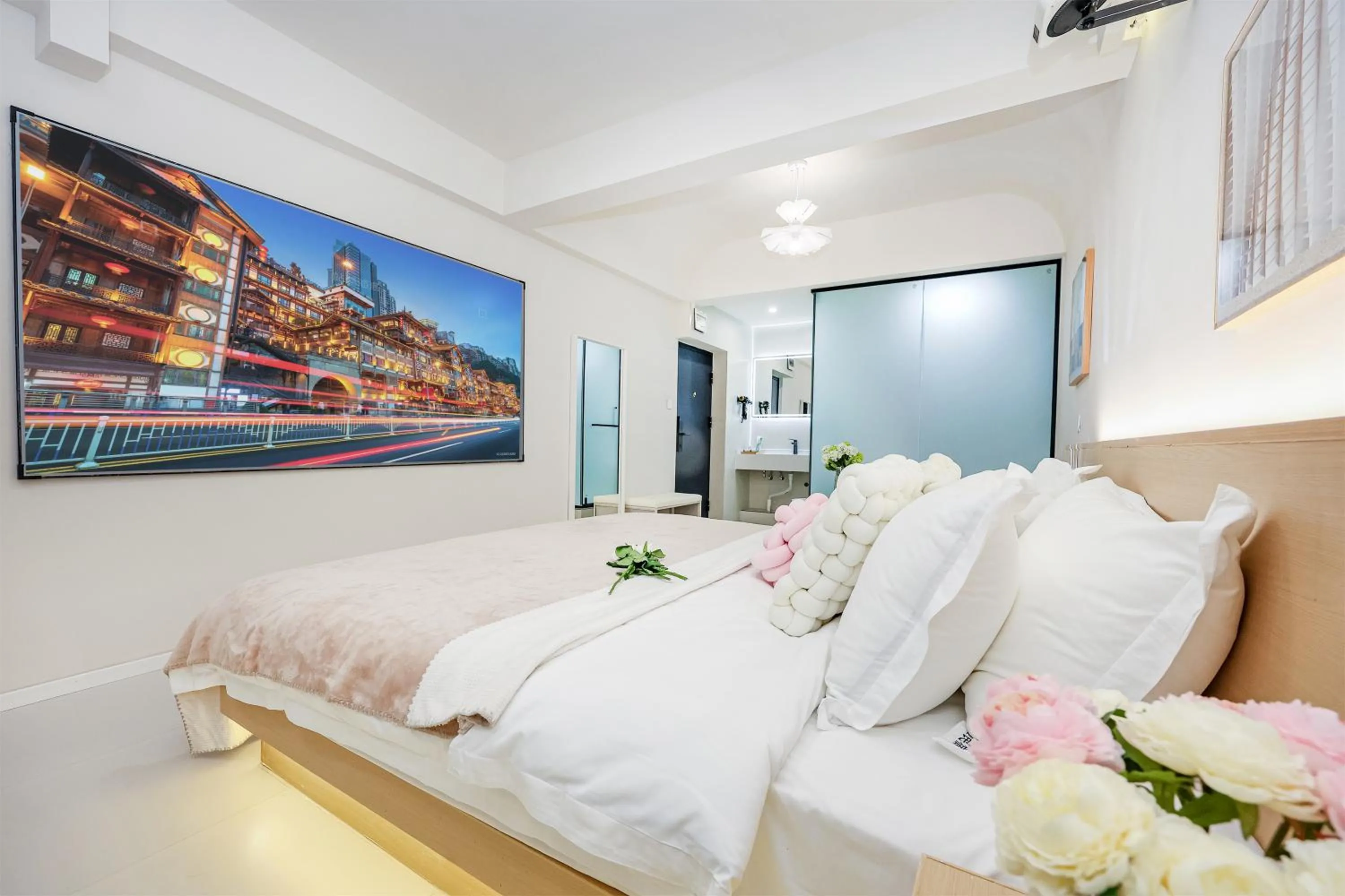 Bed in Baihong Sky View Studio with Deep Soak Tub - Jiefangbei Center
