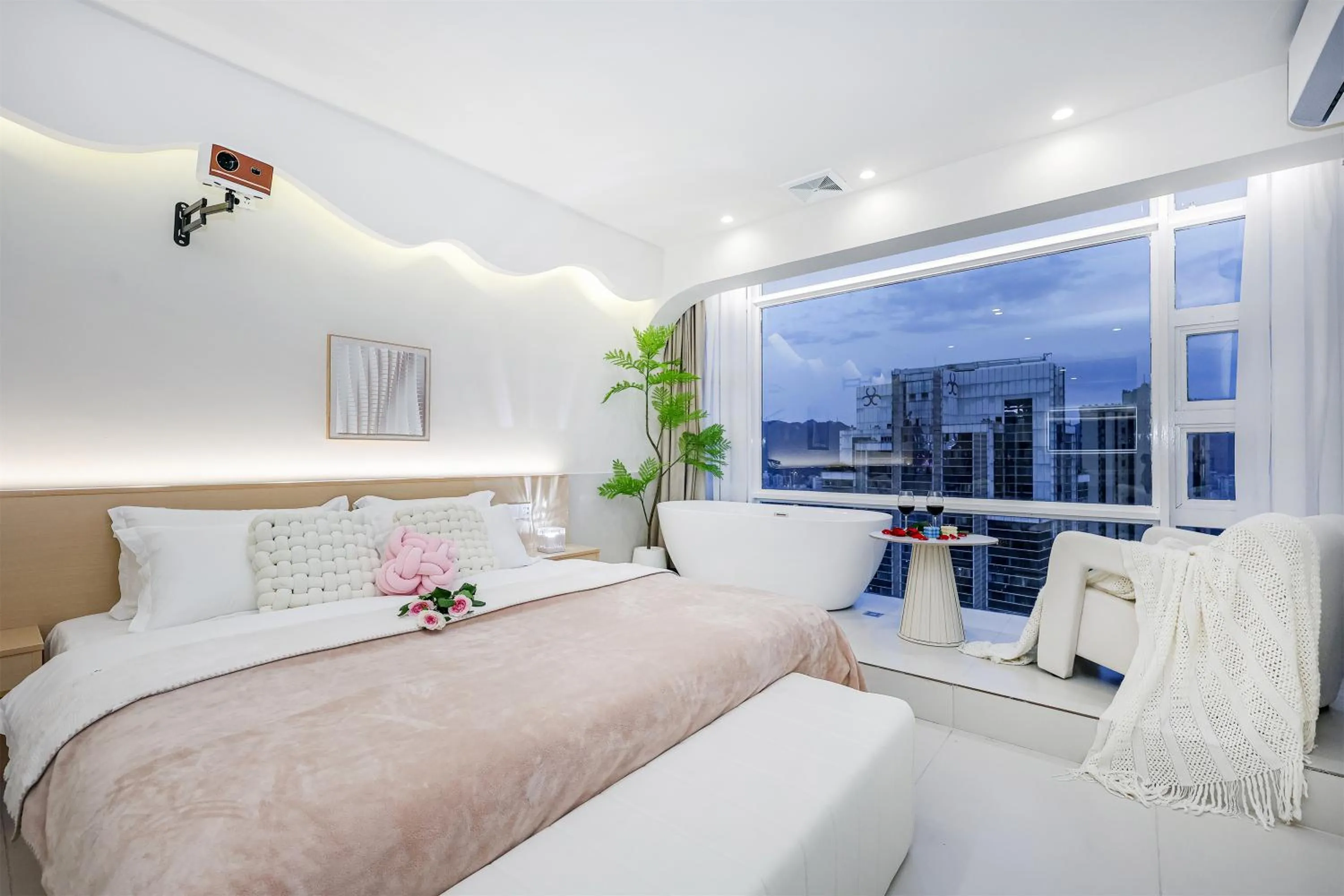 Bed in Baihong Sky View Studio with Deep Soak Tub - Jiefangbei Center