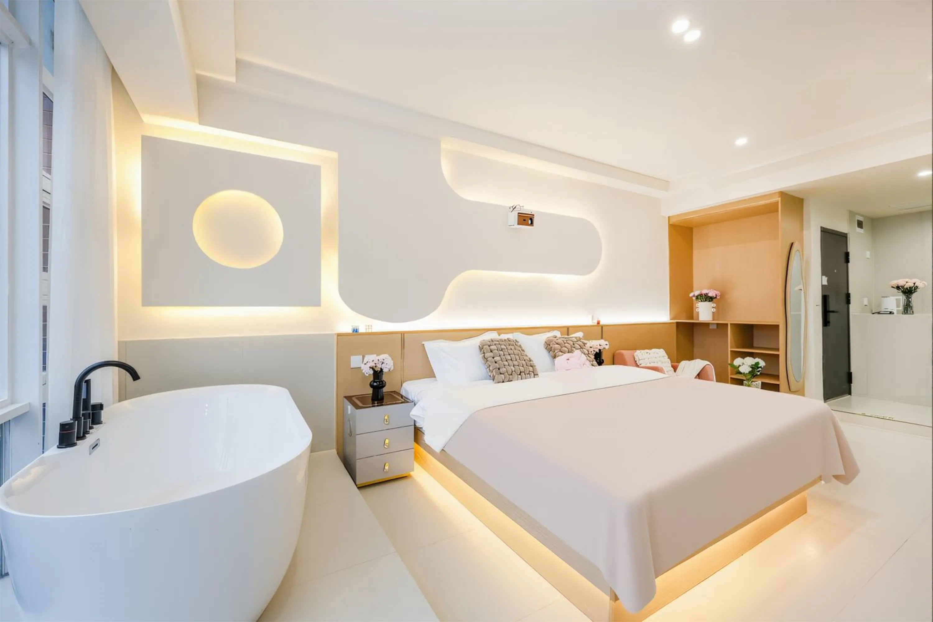 Bed in Baihong Sky View Studio with Deep Soak Tub - Jiefangbei Center