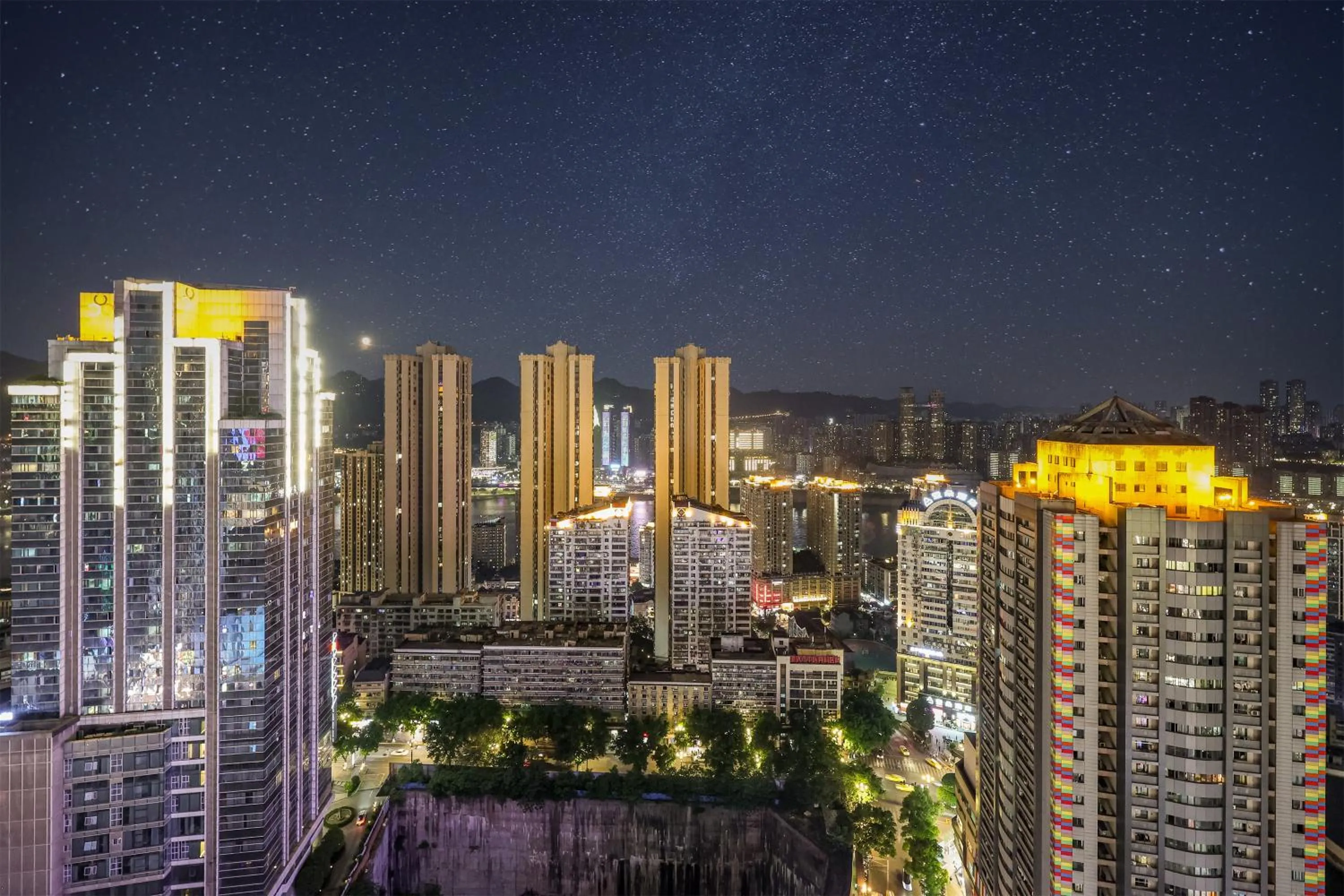 Baihong Sky View Studio with Deep Soak Tub - Jiefangbei Center