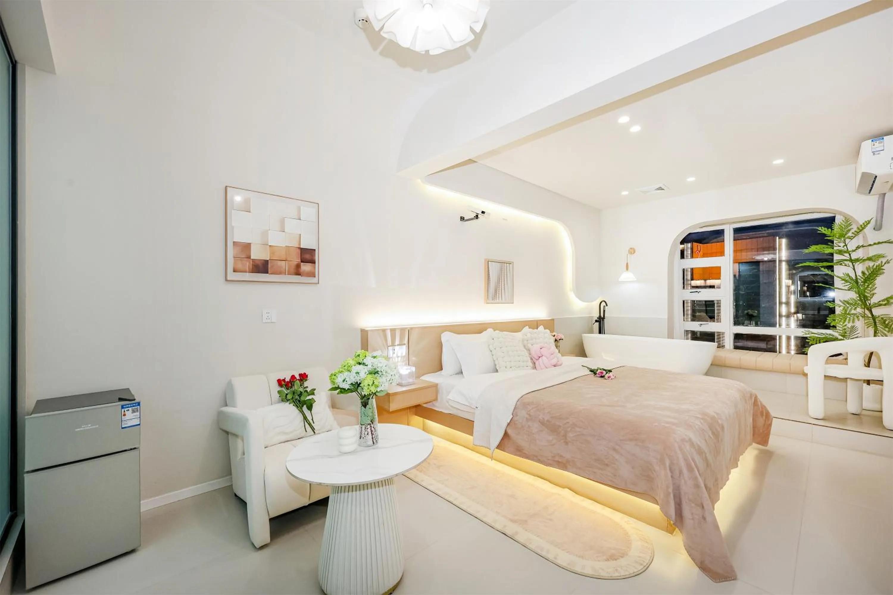Bed in Baihong Sky View Studio with Deep Soak Tub - Jiefangbei Center