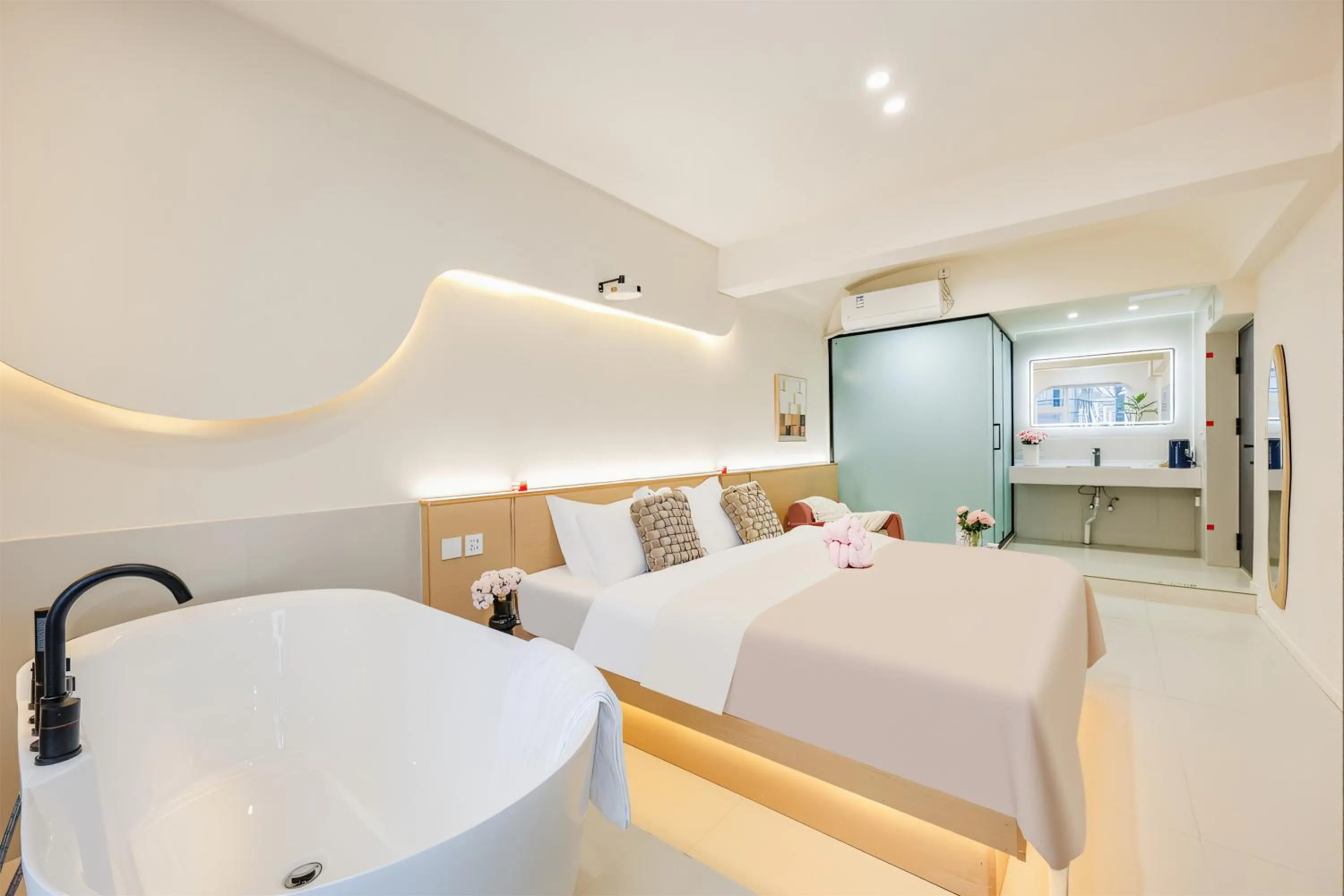 Bed in Baihong Sky View Studio with Deep Soak Tub - Jiefangbei Center