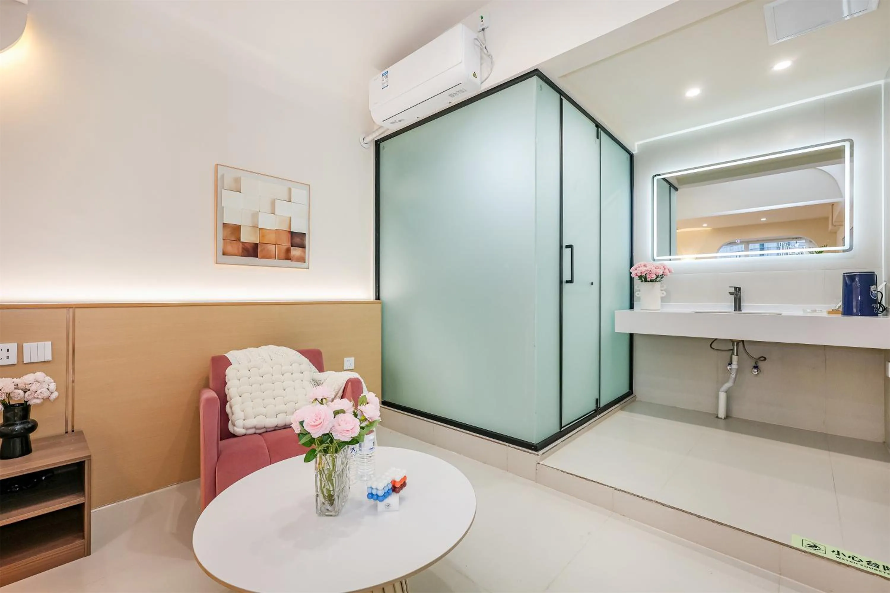 Bed in Baihong Sky View Studio with Deep Soak Tub - Jiefangbei Center