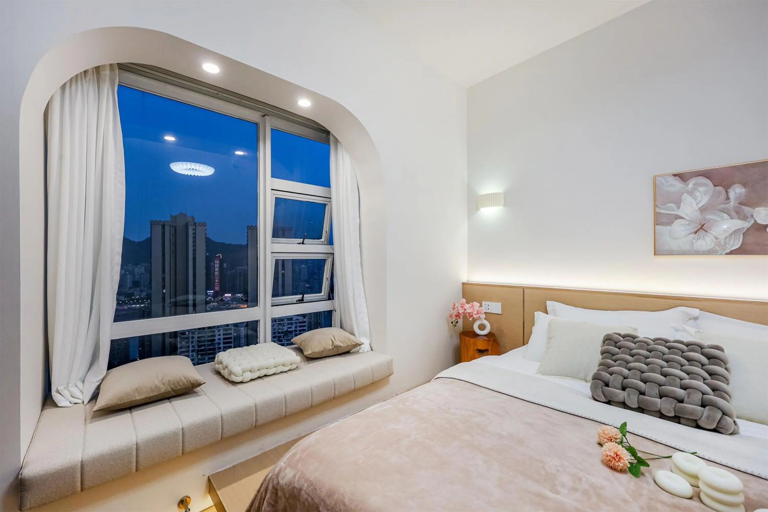 Bed in Baihong Sky View Studio with Deep Soak Tub - Jiefangbei Center