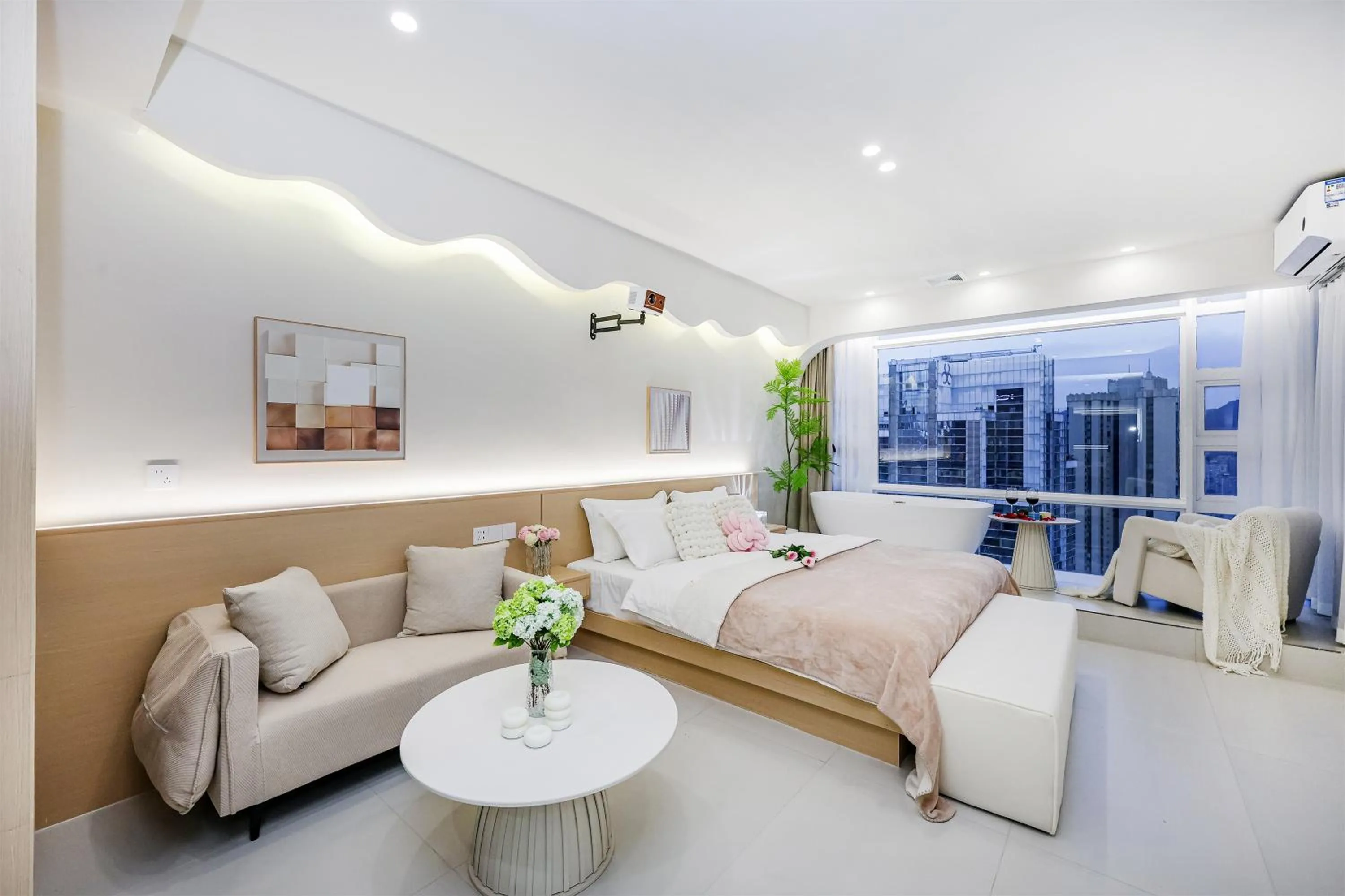 Bed in Baihong Sky View Studio with Deep Soak Tub - Jiefangbei Center