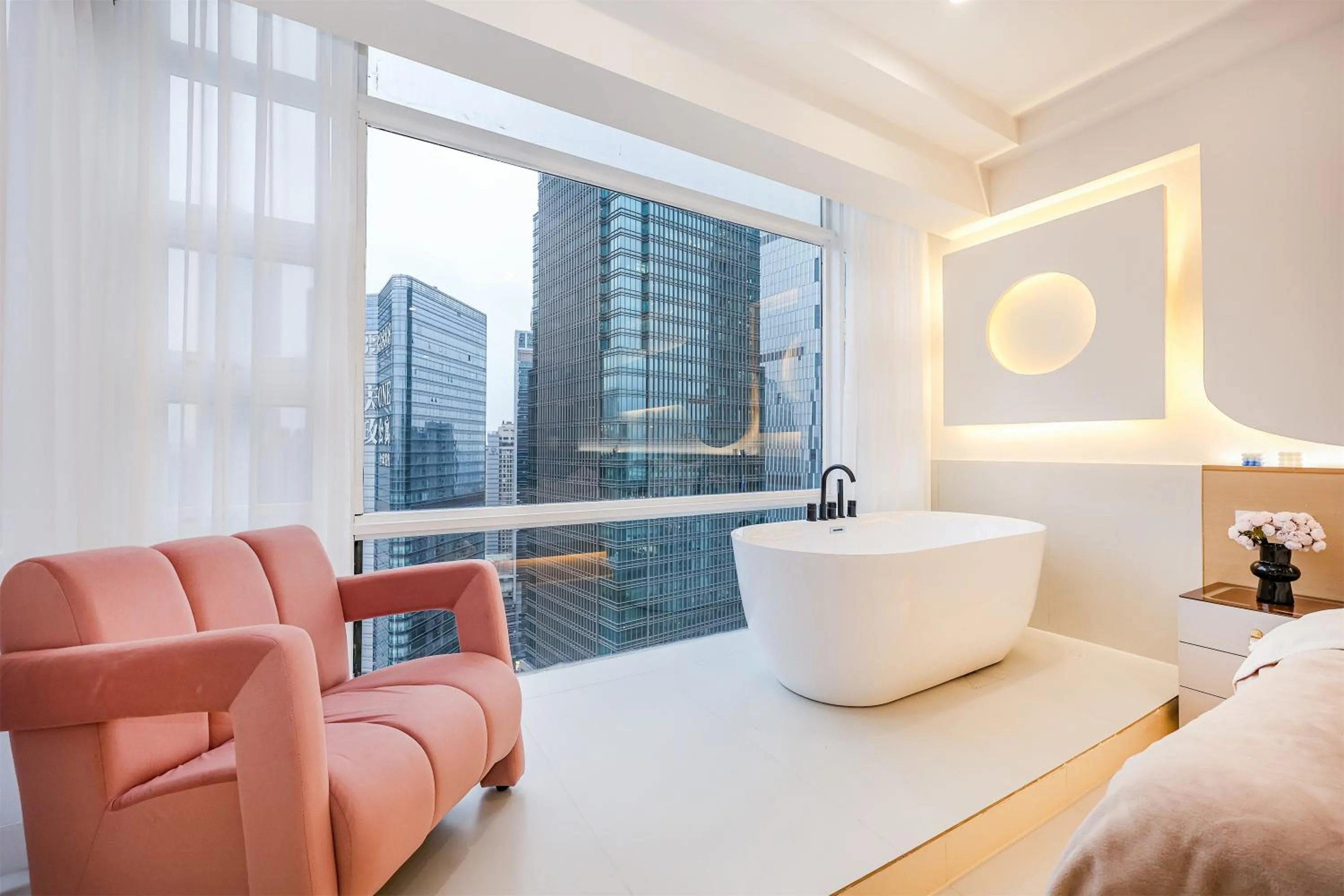Bed in Baihong Sky View Studio with Deep Soak Tub - Jiefangbei Center