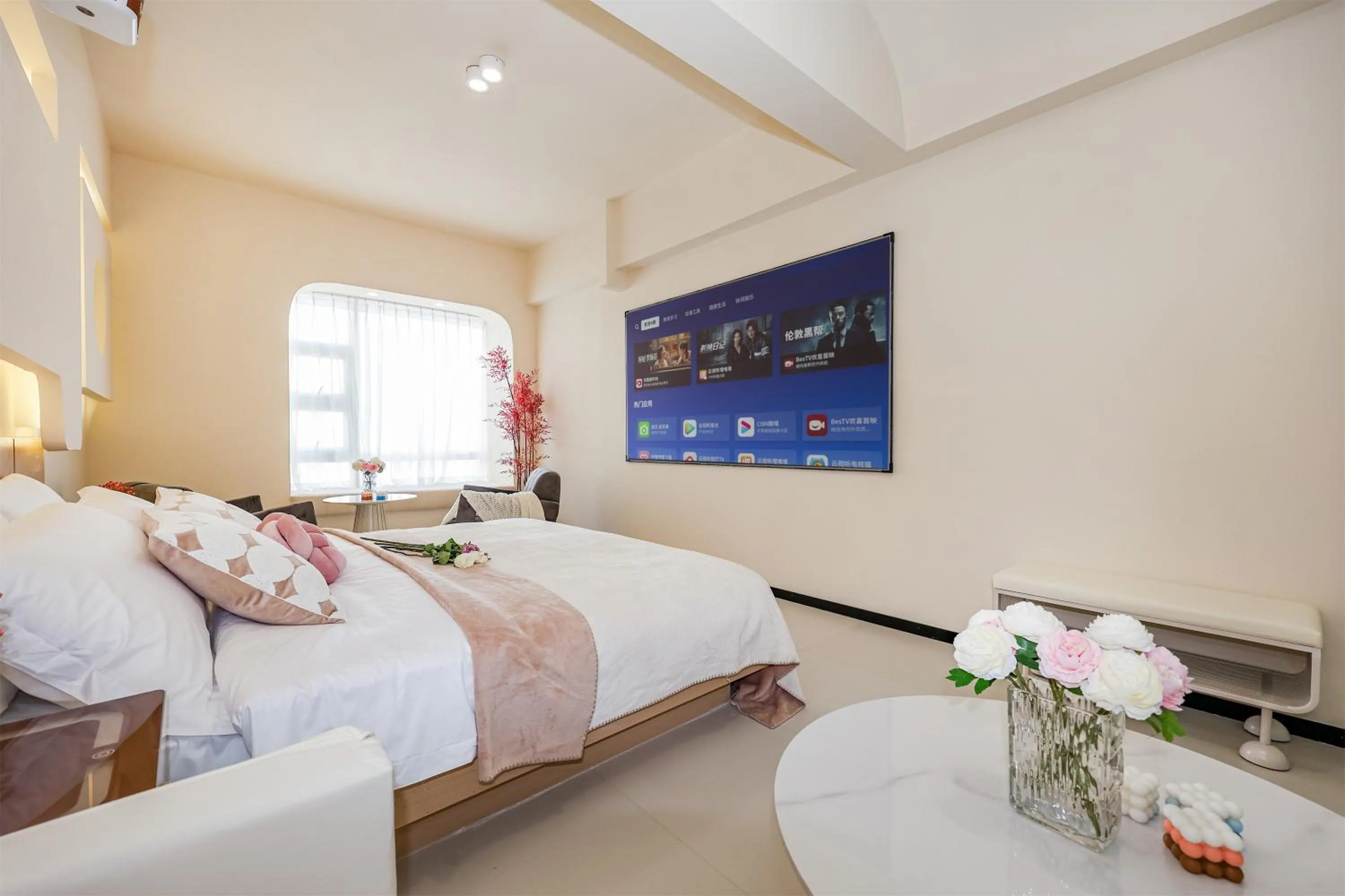 Bed in Baihong Sky View Studio with Deep Soak Tub - Jiefangbei Center