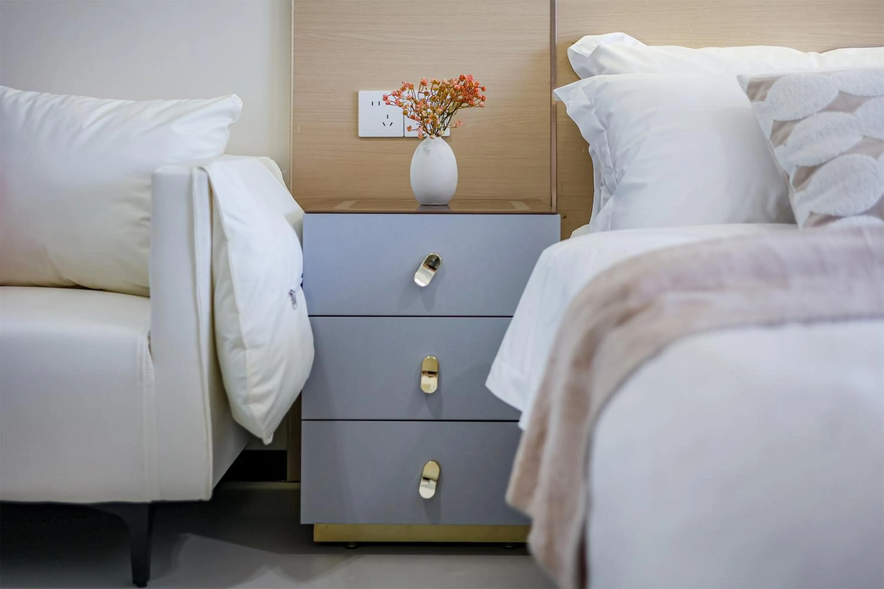 Bed in Baihong Sky View Studio with Deep Soak Tub - Jiefangbei Center