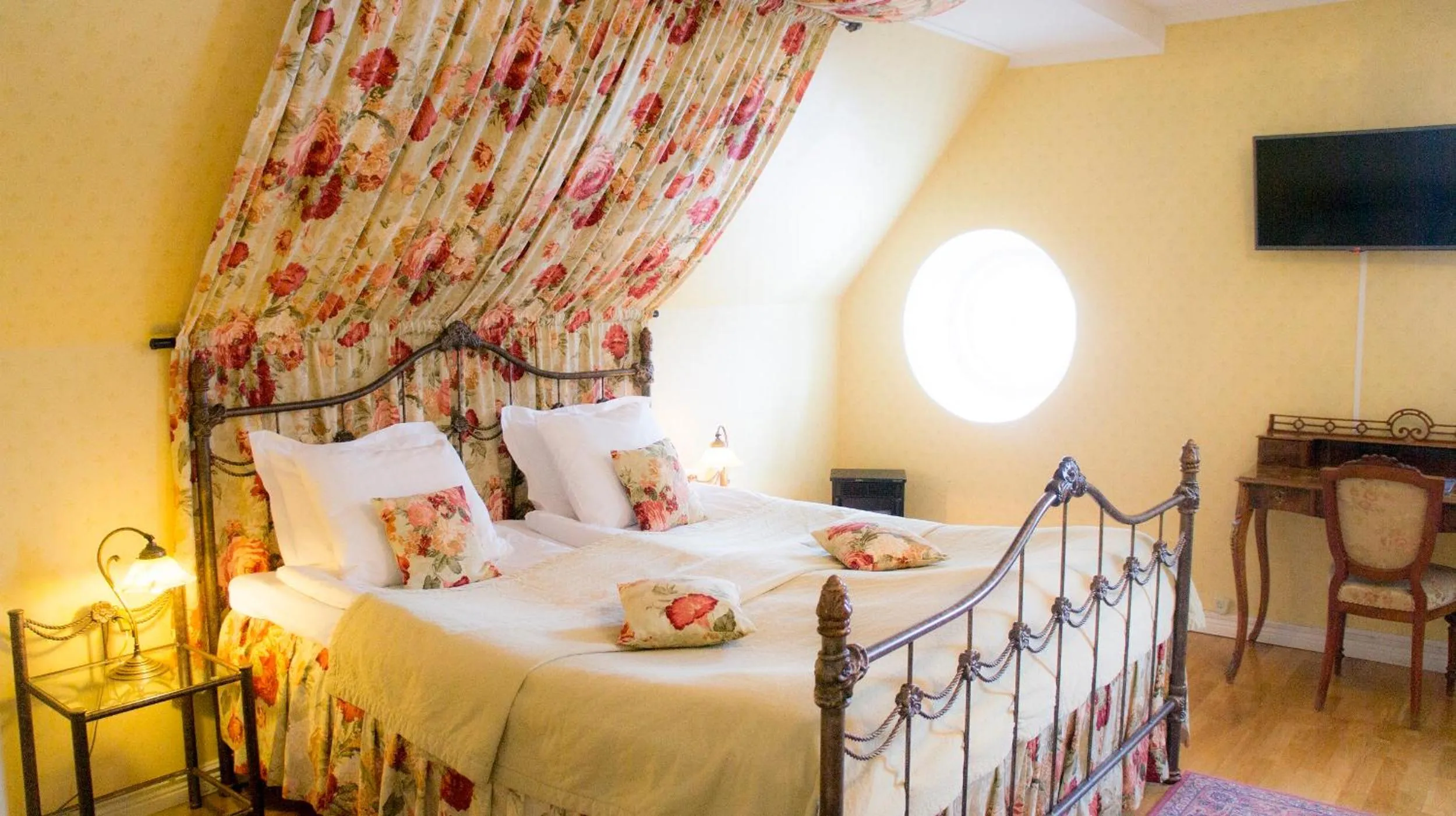 Photo of the whole room, Bed in Färna Herrgård & Spa