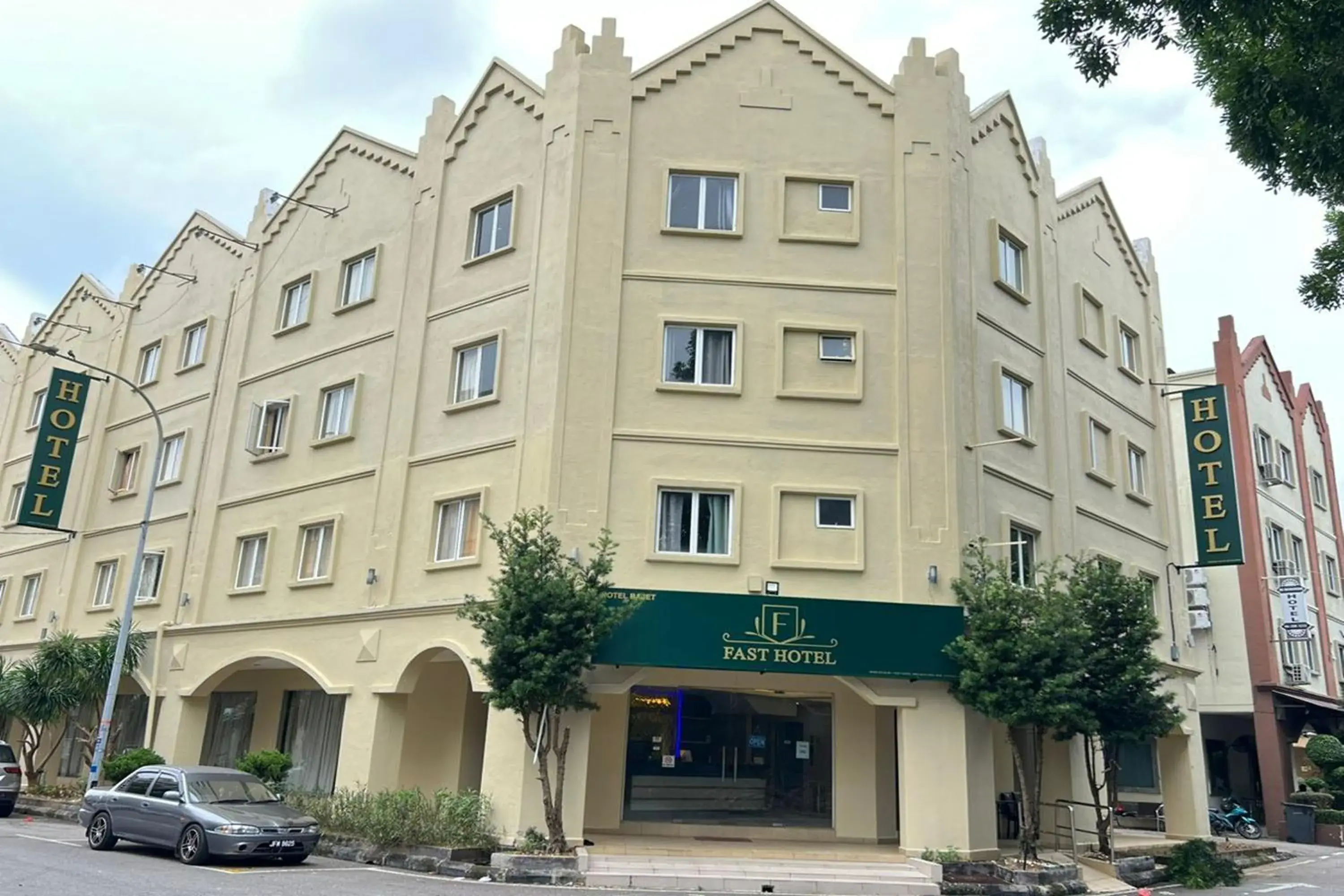 Property building in Fast Hotel Melaka Near Menara Taming Sari - 2 Mins Only Property building in Fast Hotel Melaka Near Menara Taming Sari - 2 Mins Only