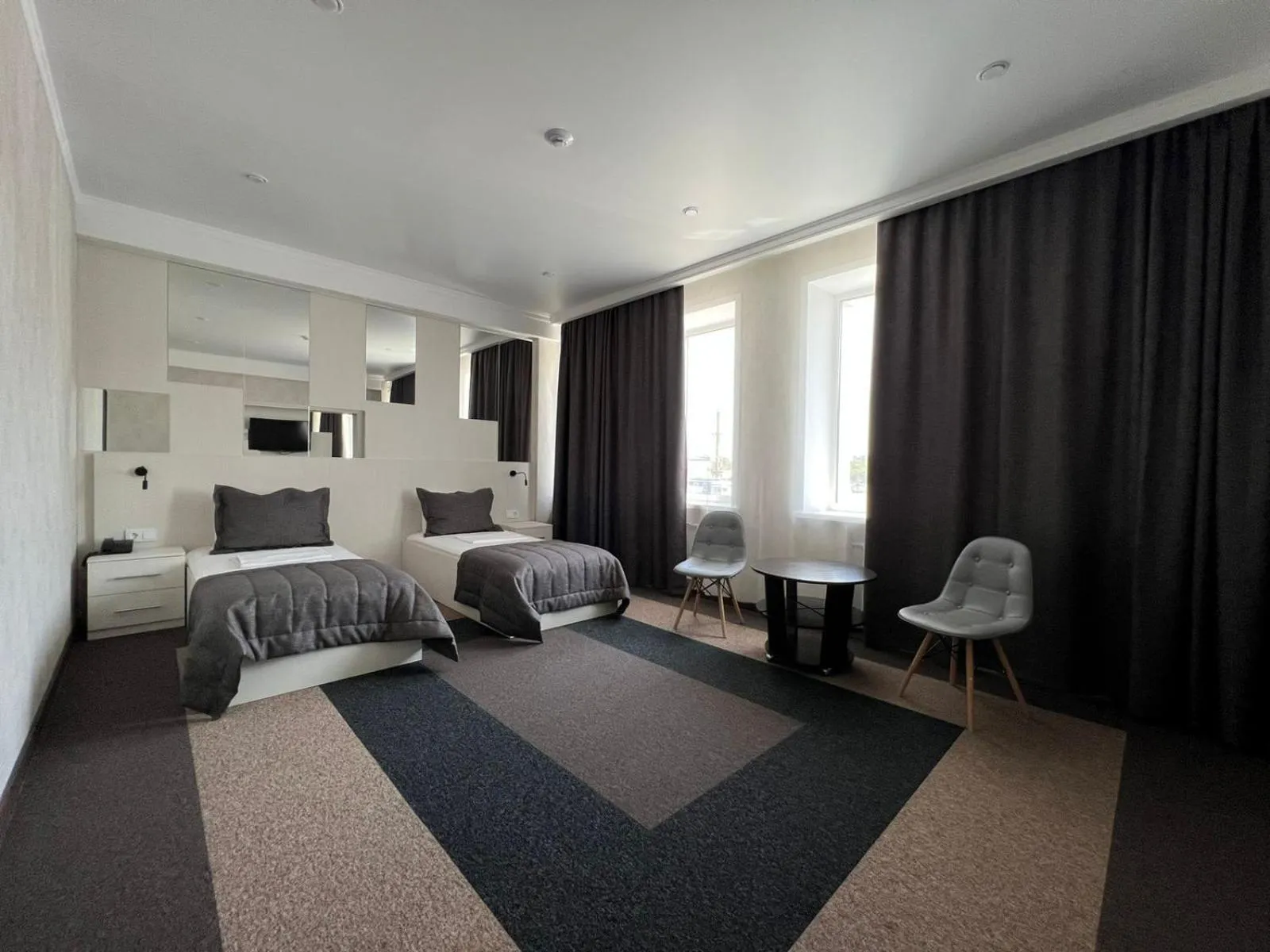 Photo of the whole room in Meridian