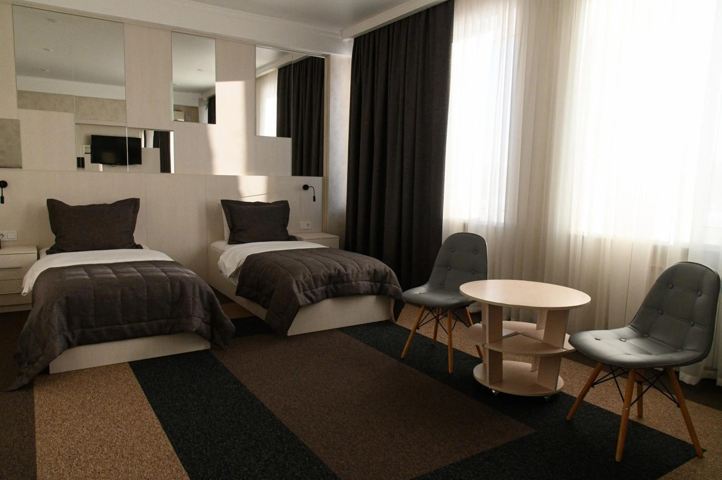 Photo of the whole room in Meridian