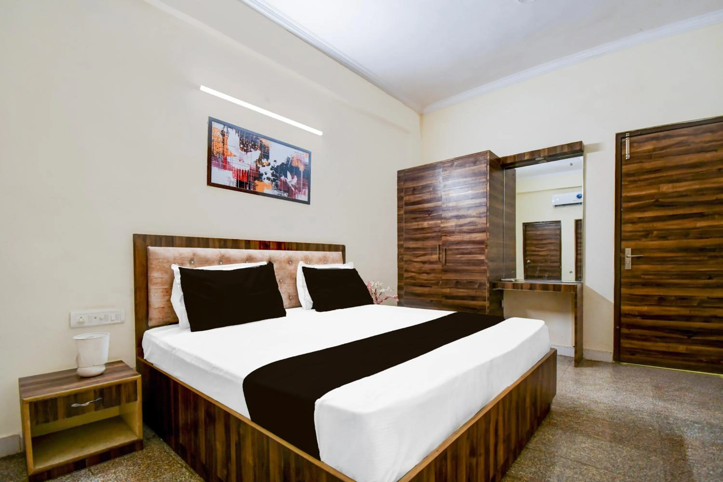 Hotel O Flagship vasundhara inn