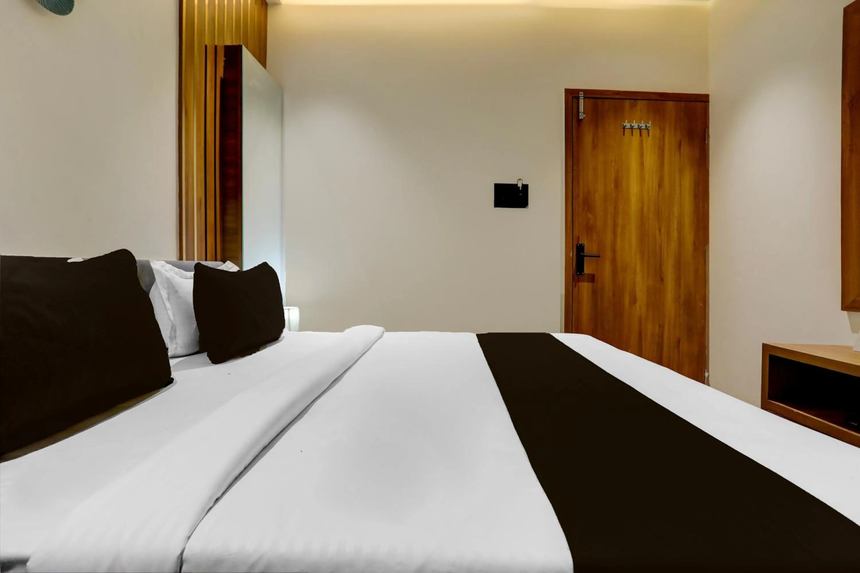 Bedroom, Bed in Hotel O The Infinity