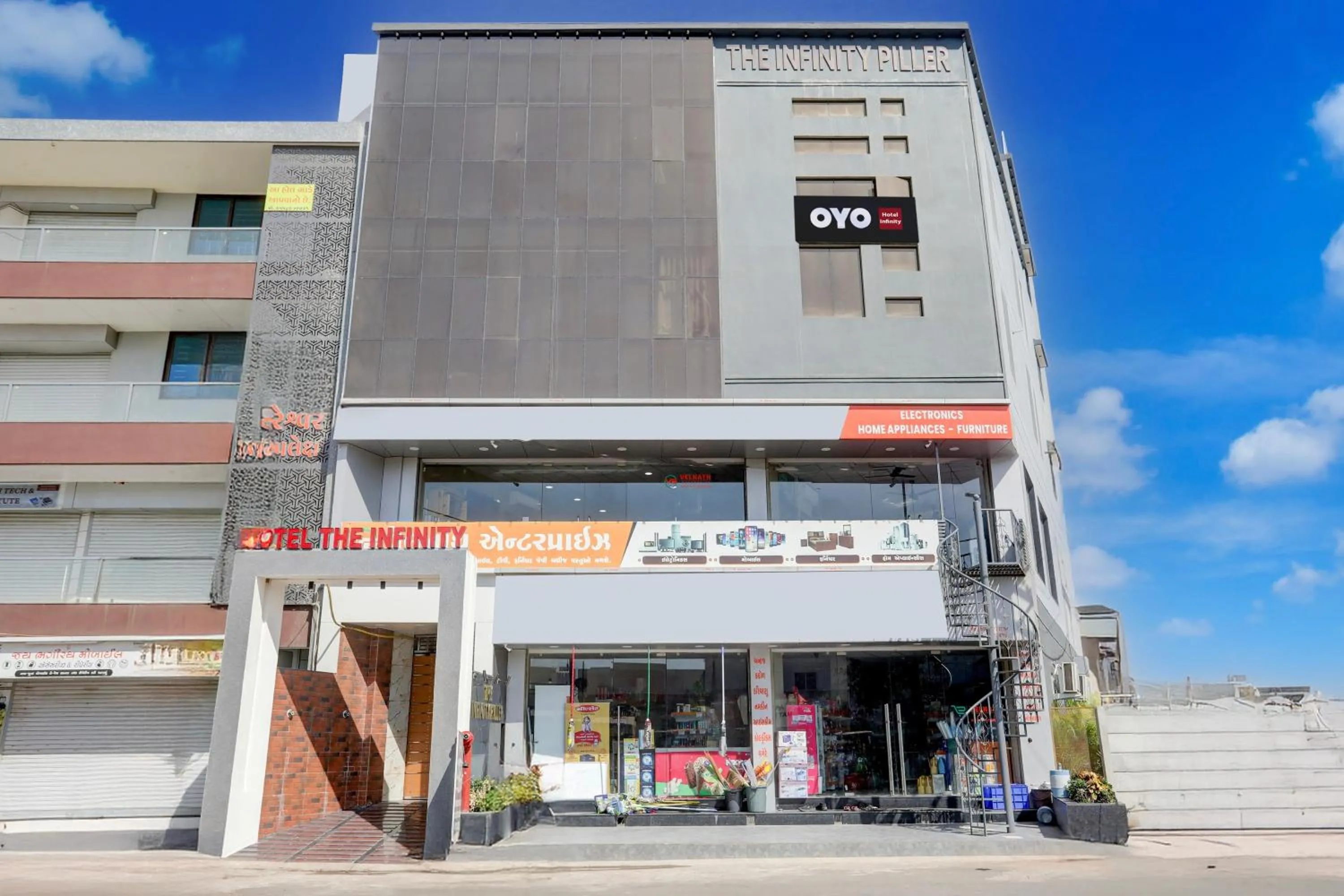 Facade/entrance in Hotel O The Infinity