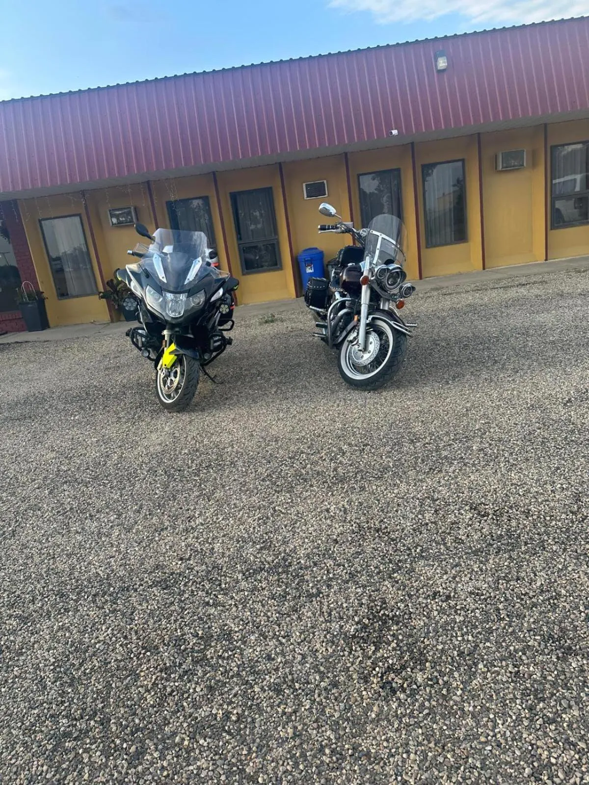 Parking in Maple Creek Motor Inn