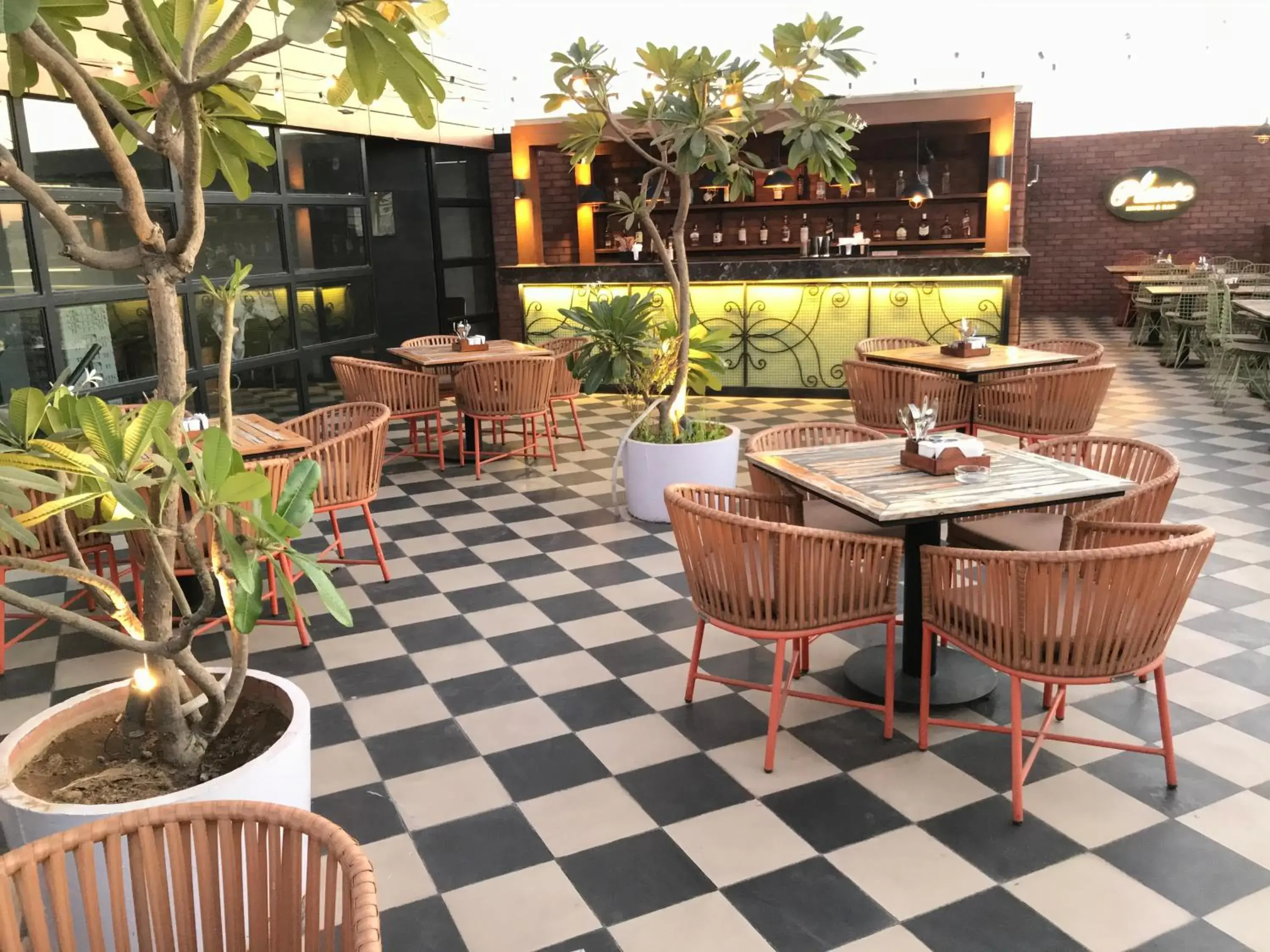 Restaurant/places to eat in Hotel Kings Corner Restaurant/places to eat in Hotel Kings Corner