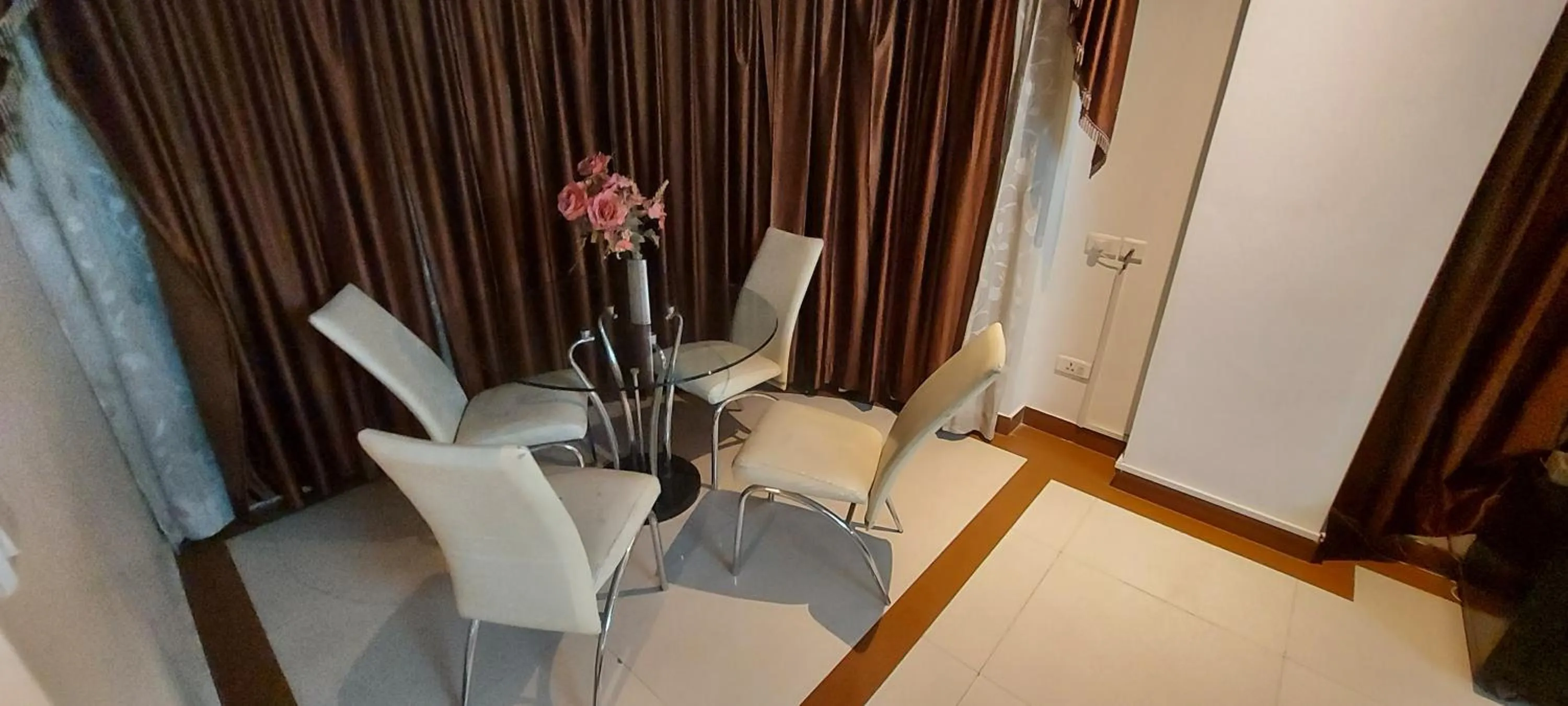 Seating area in Hotel Kings Corner