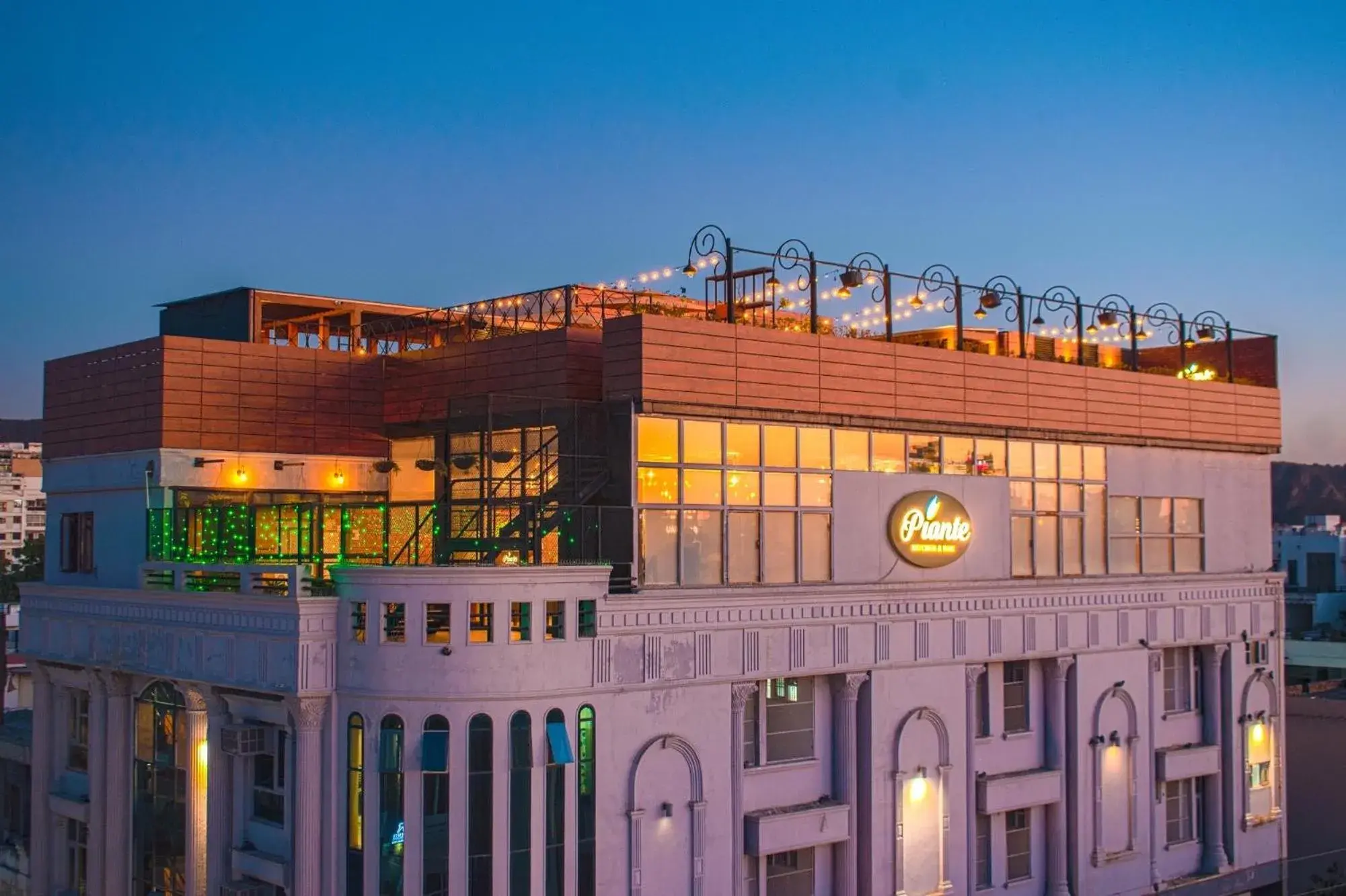 Property building in Hotel Kings Corner Property building in Hotel Kings Corner