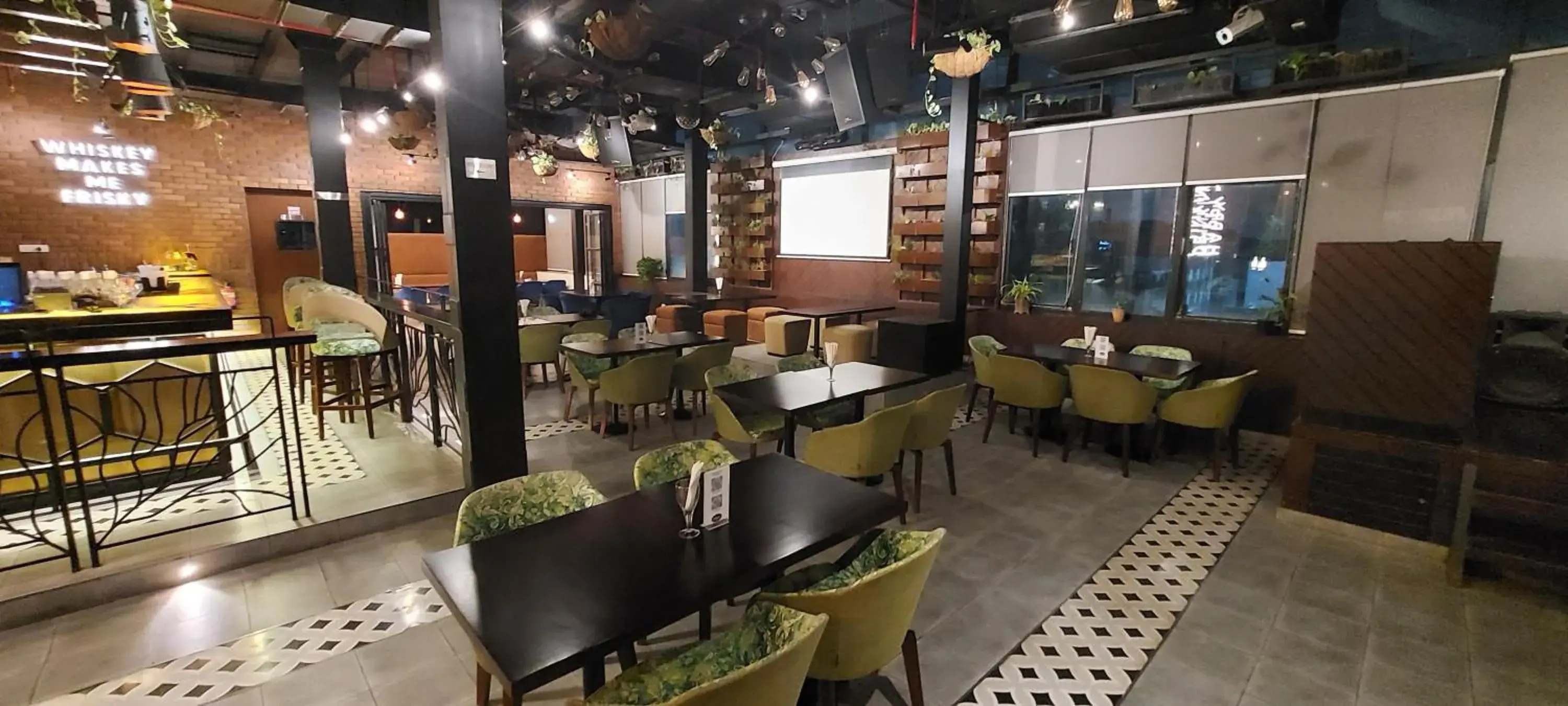 Restaurant/places to eat in Hotel Kings Corner Restaurant/places to eat in Hotel Kings Corner