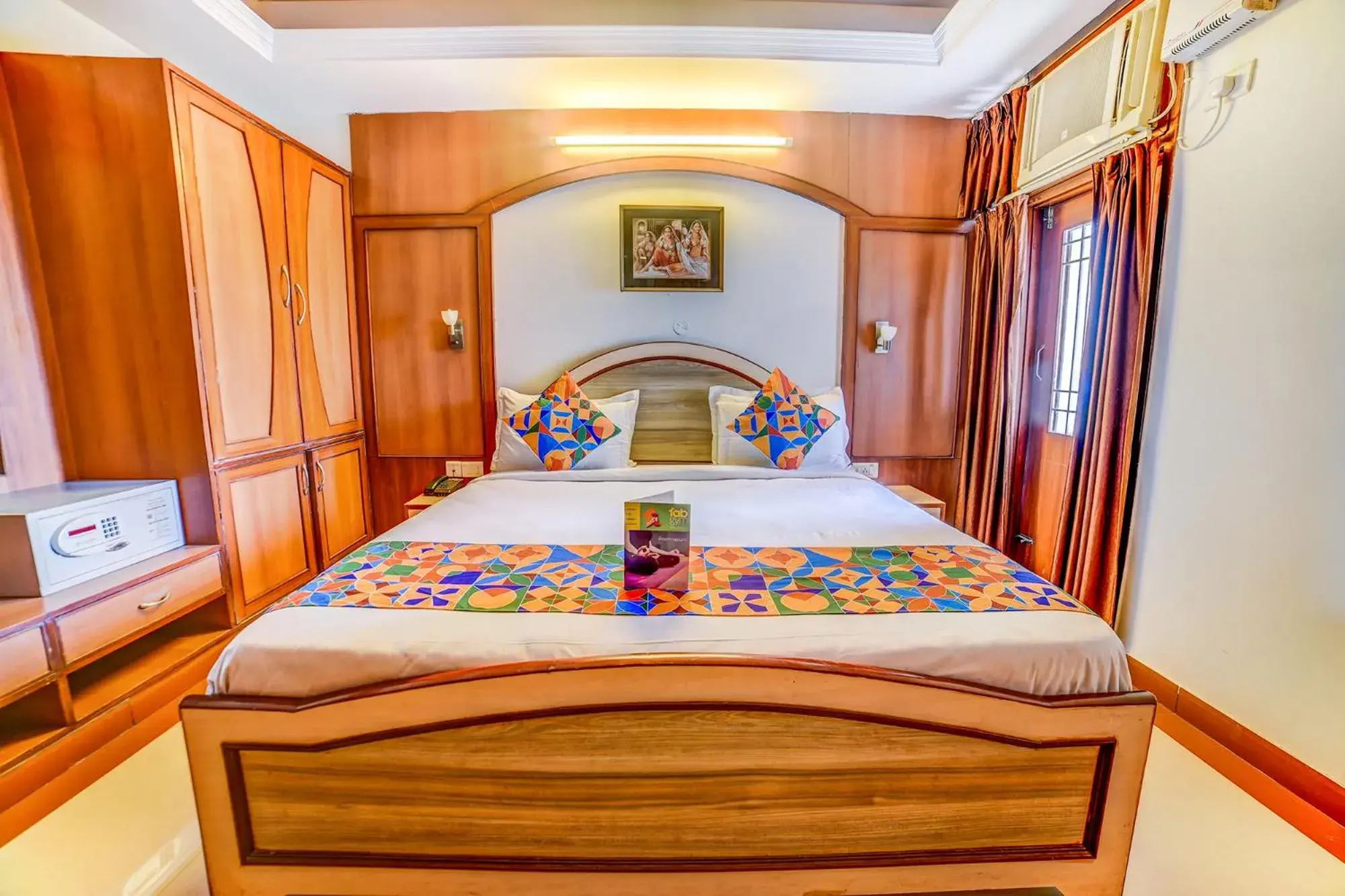 Bedroom, Bed in Hotel Kings Corner Bedroom, Bed in Hotel Kings Corner