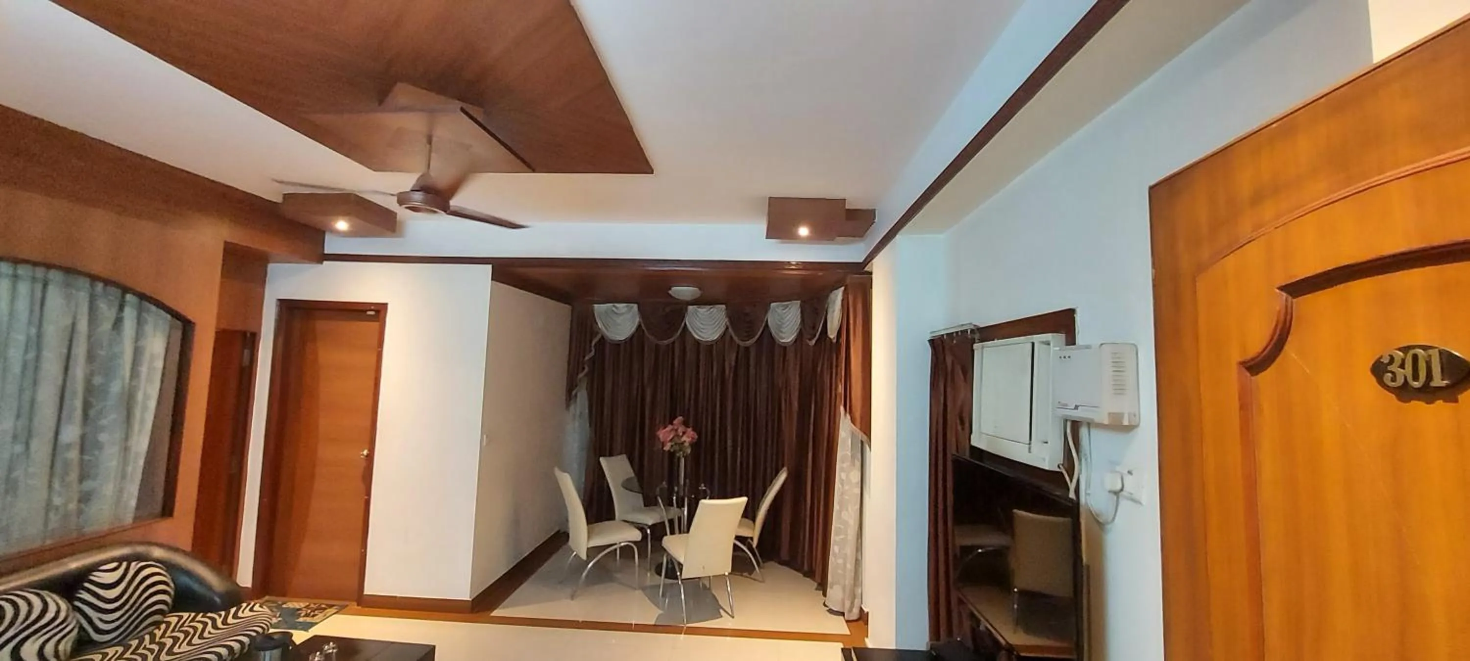 Communal lounge/ TV room in Hotel Kings Corner