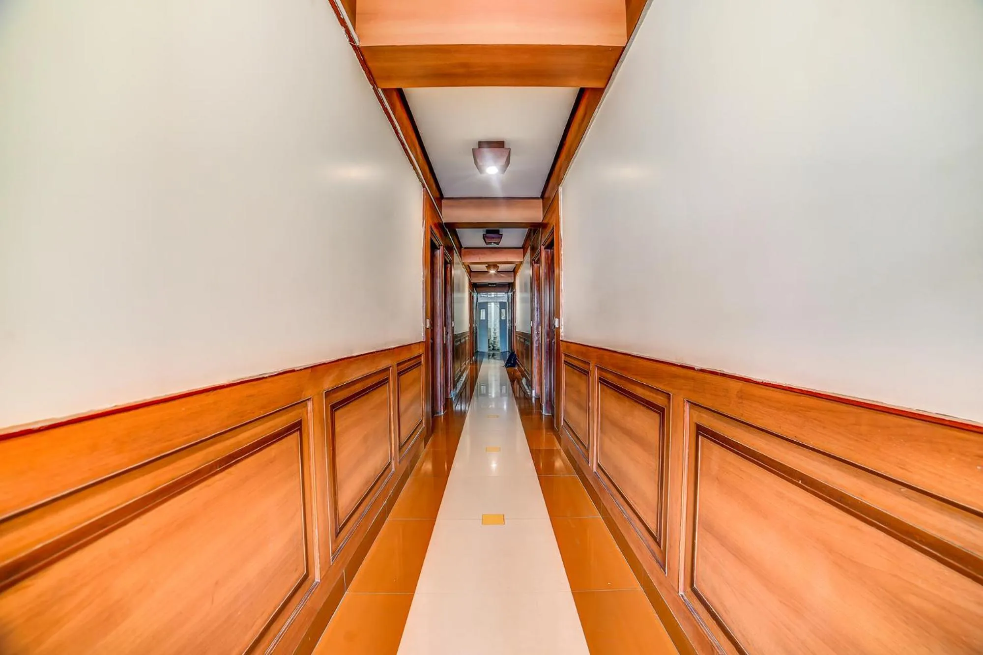 Property building in Hotel Kings Corner