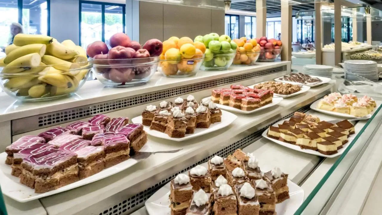 Food and drinks in Bonita Luxury Resort & Spa