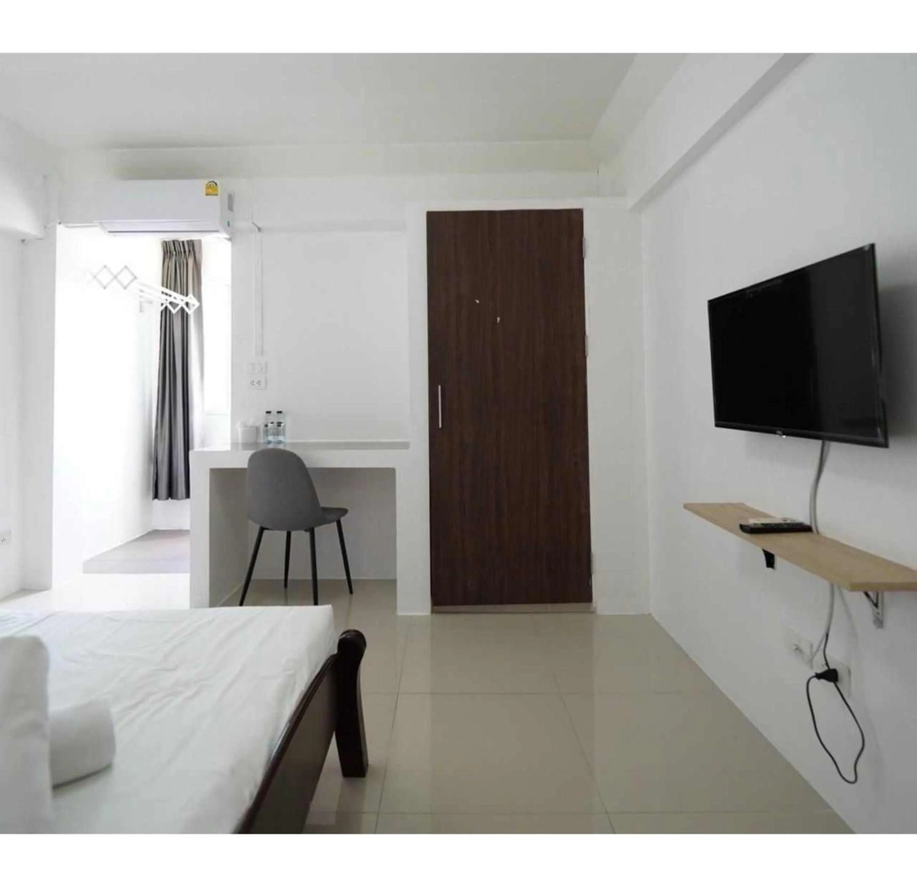 Bedroom, Bed in RQ Suvarnabhumi Airport by Collection O