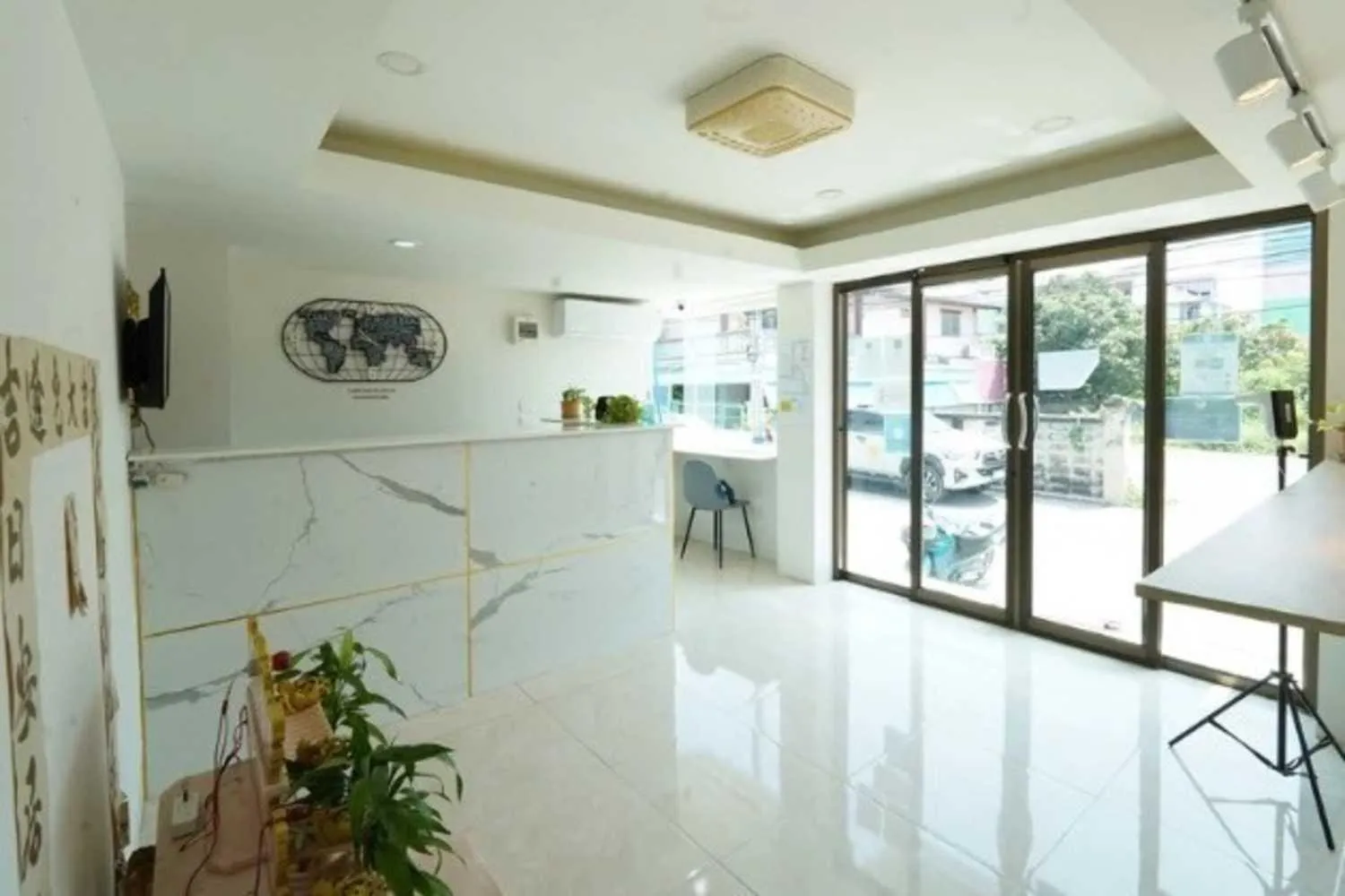 Lobby or reception in RQ Suvarnabhumi Airport by Collection O