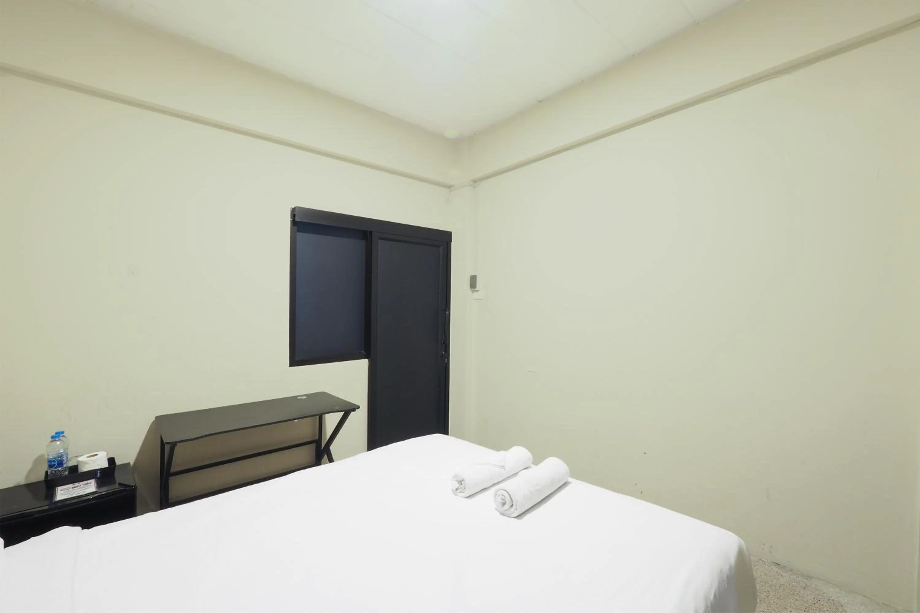 Bedroom, Bed in RQ Bangkok Huai Khwang by Collection O