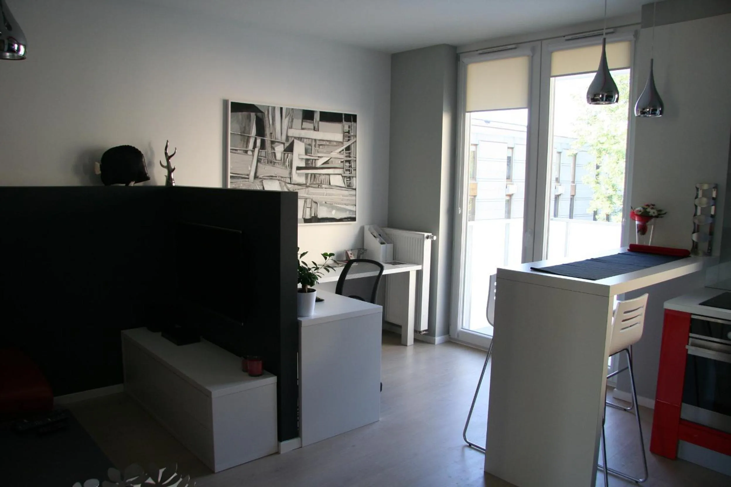 Photo of the whole room in RGB studio