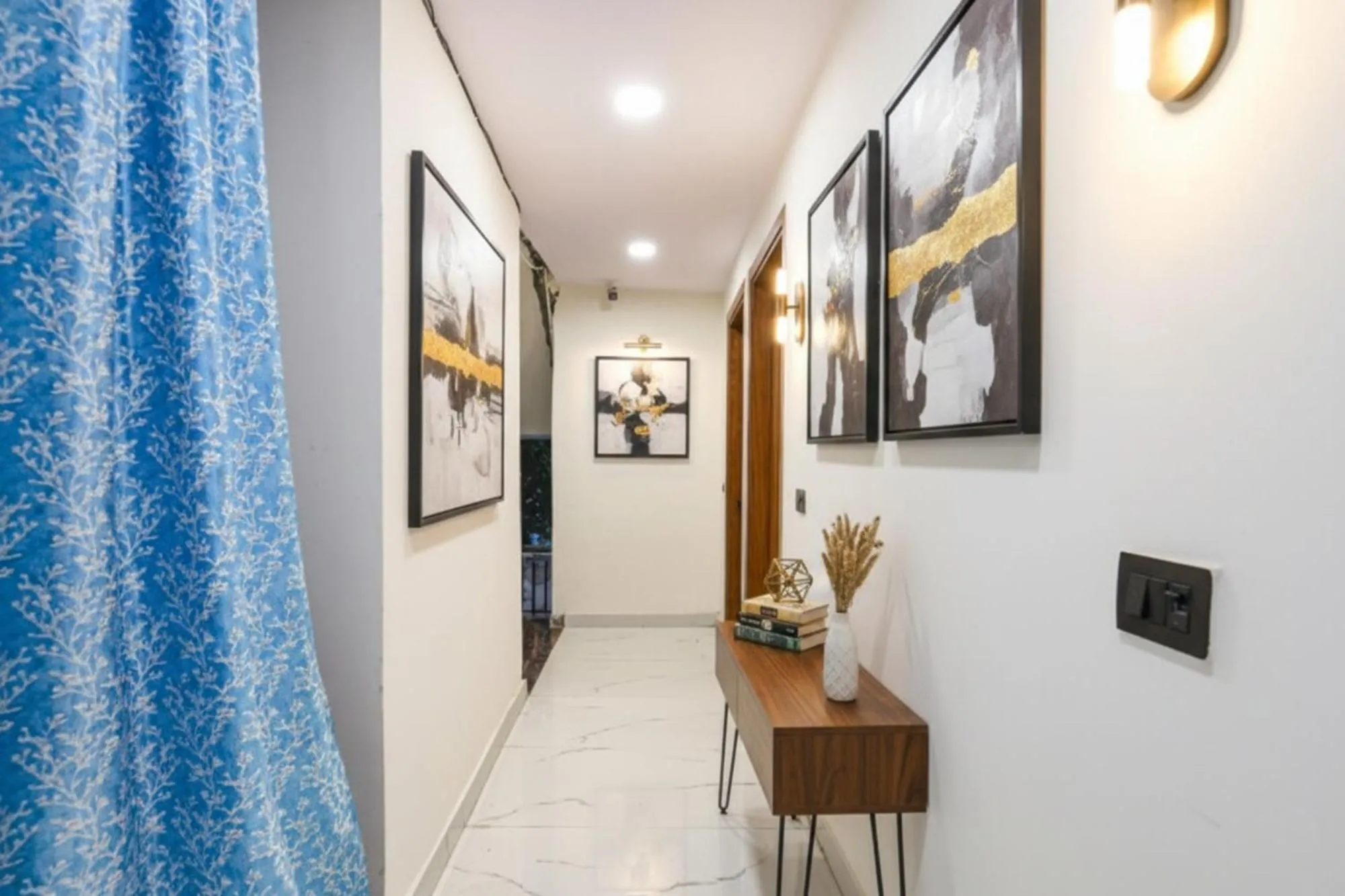 FabHotel NP International - Nehru Place Market