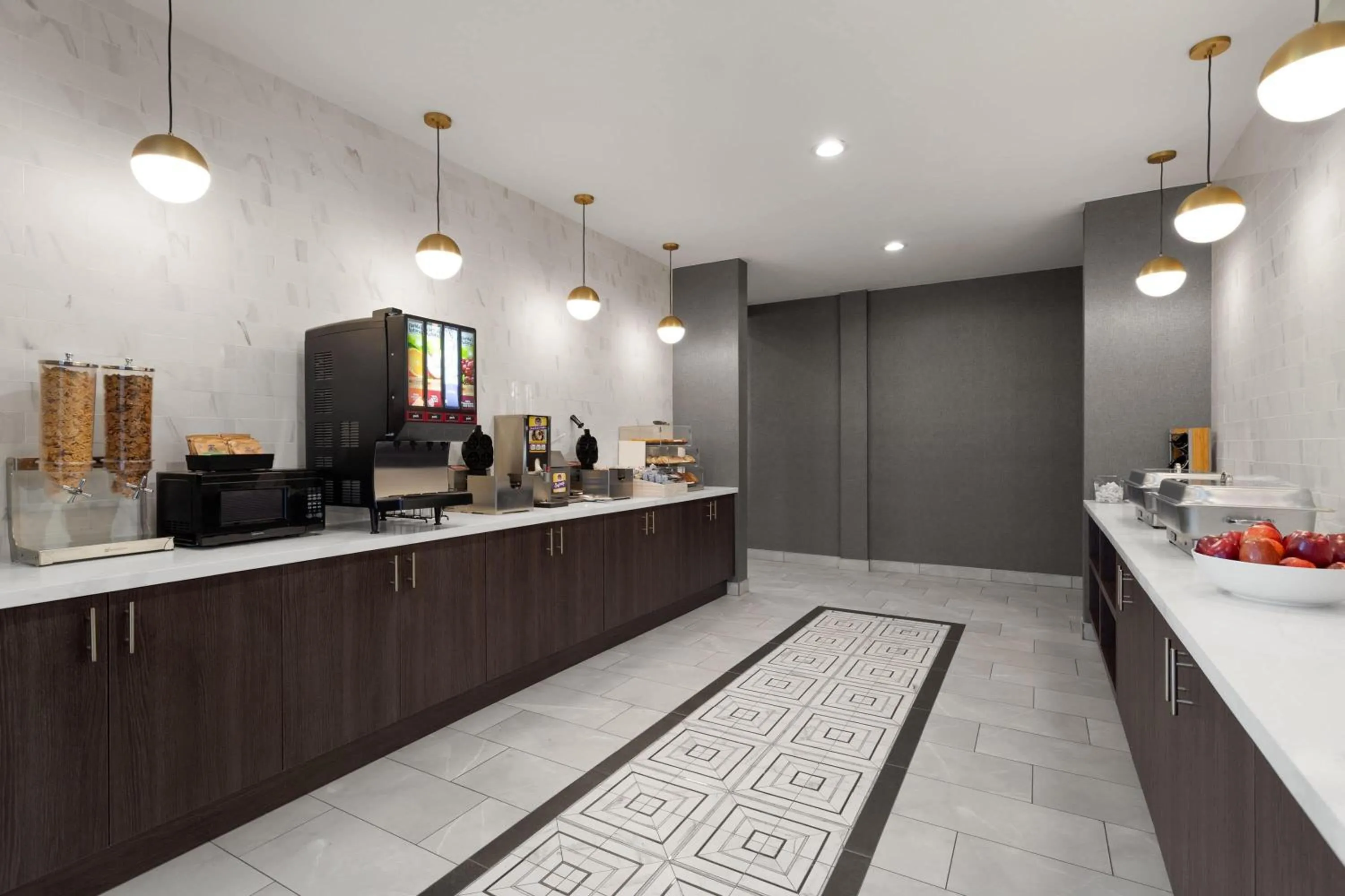 Breakfast in La Quinta Inn & Suites by Wyndham Olive Branch